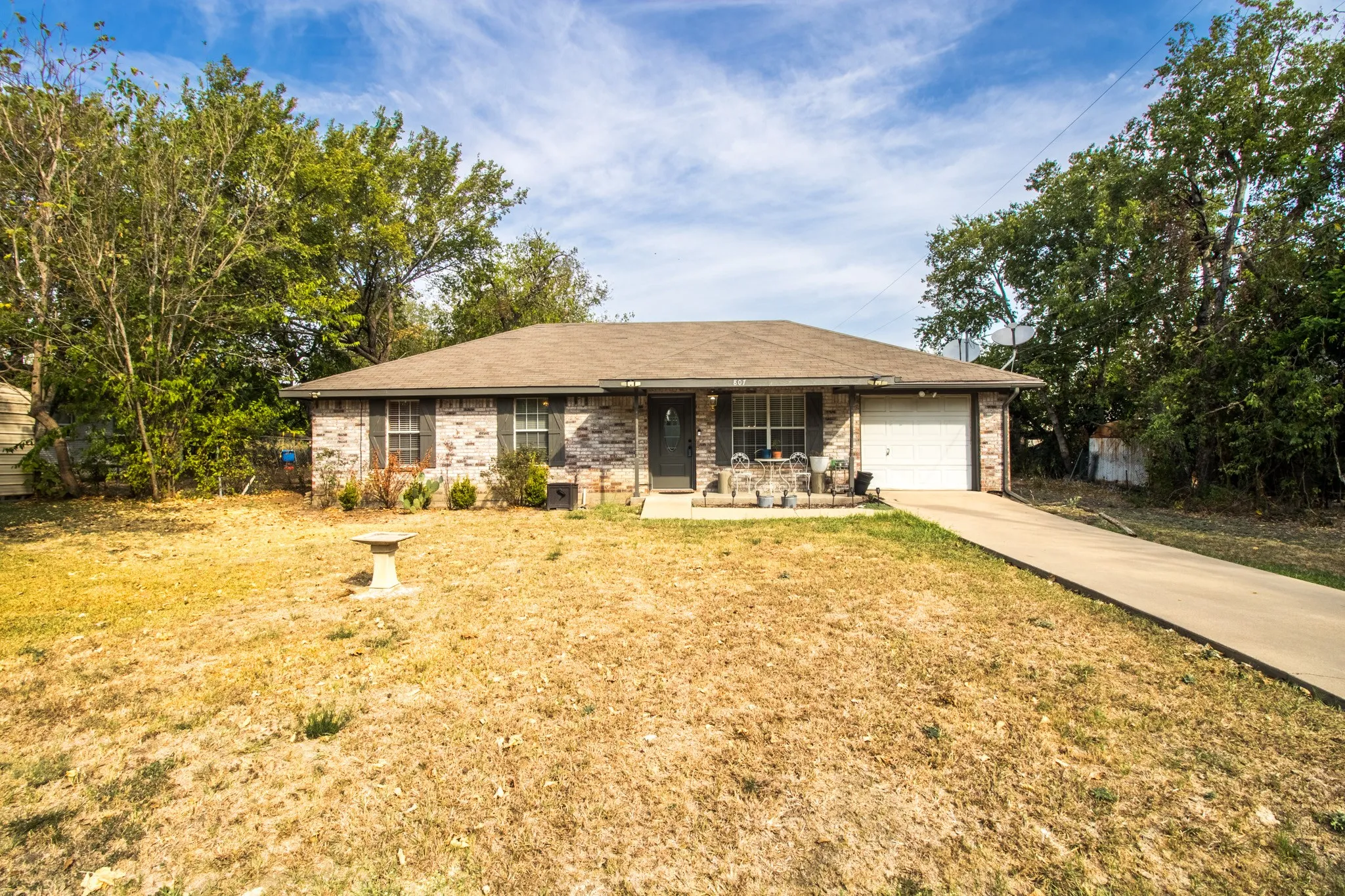 Single Family Residence For Sale in Kaufman County , 807 E 10th Street, Kemp, Texas 75143, 3 Bedroom, 2 Bathroom, 1 Garage spaces, 1,152 Sqft, built in 2003, mls#21405263, Real Estate Agent in Kemp, Homes For Sale in Kaufman county, Homes For Sale in Kemp, Realtor in Kemp Texas, Real Estate Brokerage Independent Realty Texas, Luminita Cordes Realtor