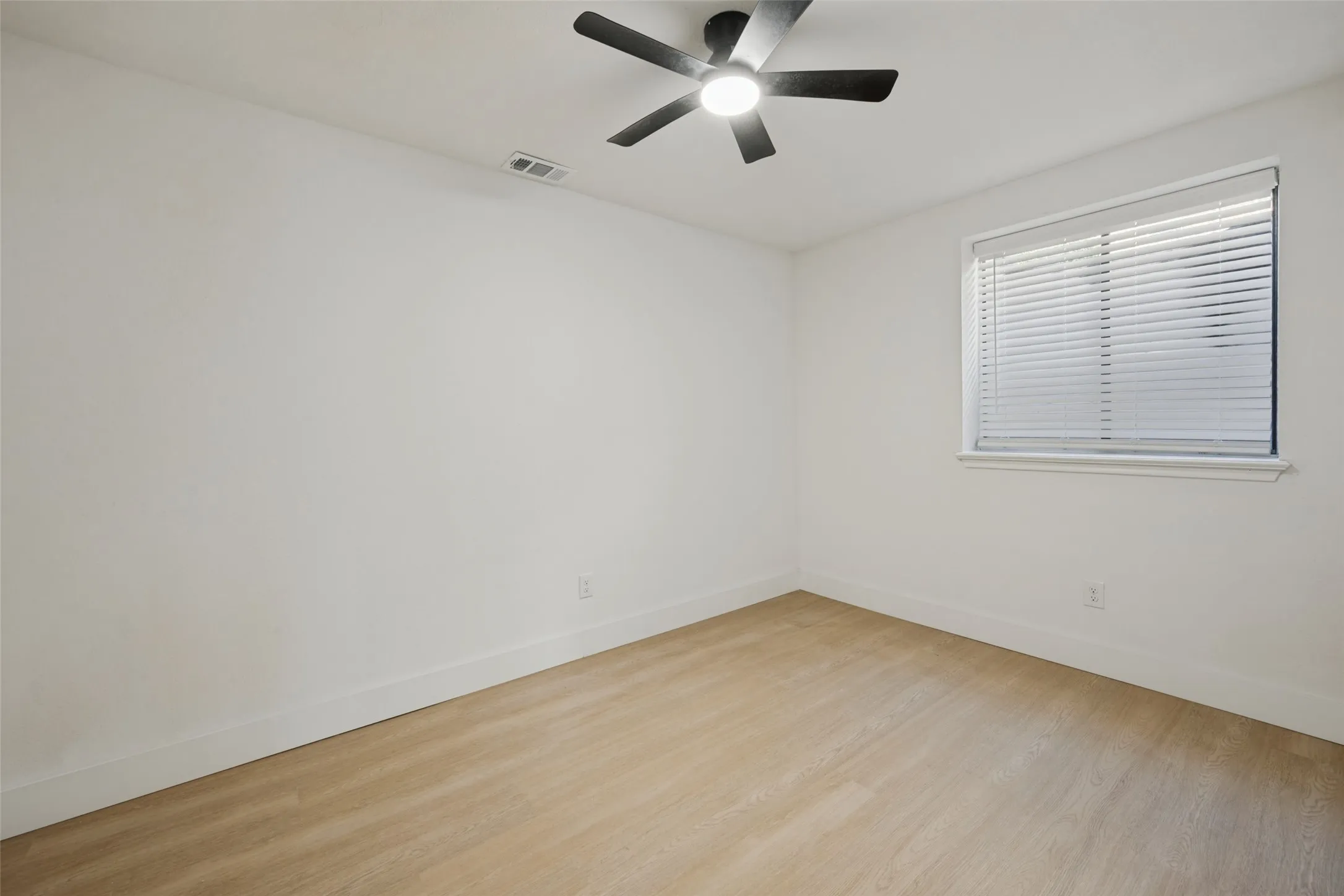 Single Family Residence For Sale in Tarrant County , 3713 Ashley Lane, Fort Worth, Texas 76123, 5 Bedroom, 3 Bathroom, 2 Garage spaces, 3,008 Sqft, built in 1986, mls#21410163, Real Estate Agent in Fort Worth, Homes For Sale in Tarrant county, Homes For Sale in Fort Worth, Realtor in Fort Worth Texas, Real Estate Brokerage Independent Realty Texas, Luminita Cordes Realtor