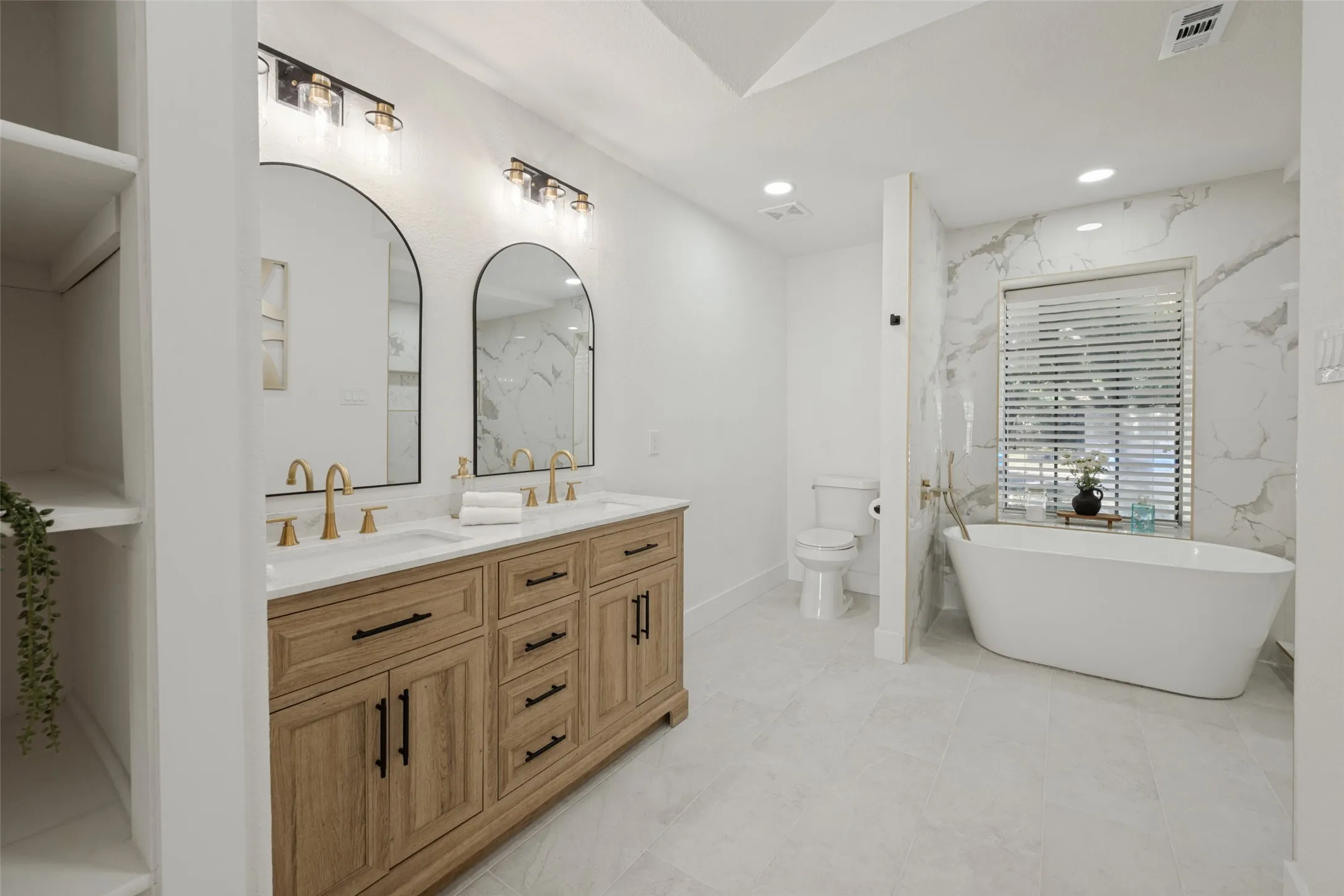 Single Family Residence For Sale in Tarrant County , 3713 Ashley Lane, Fort Worth, Texas 76123, 5 Bedroom, 3 Bathroom, 2 Garage spaces, 3,008 Sqft, built in 1986, mls#21410163, Real Estate Agent in Fort Worth, Homes For Sale in Tarrant county, Homes For Sale in Fort Worth, Realtor in Fort Worth Texas, Real Estate Brokerage Independent Realty Texas, Luminita Cordes Realtor