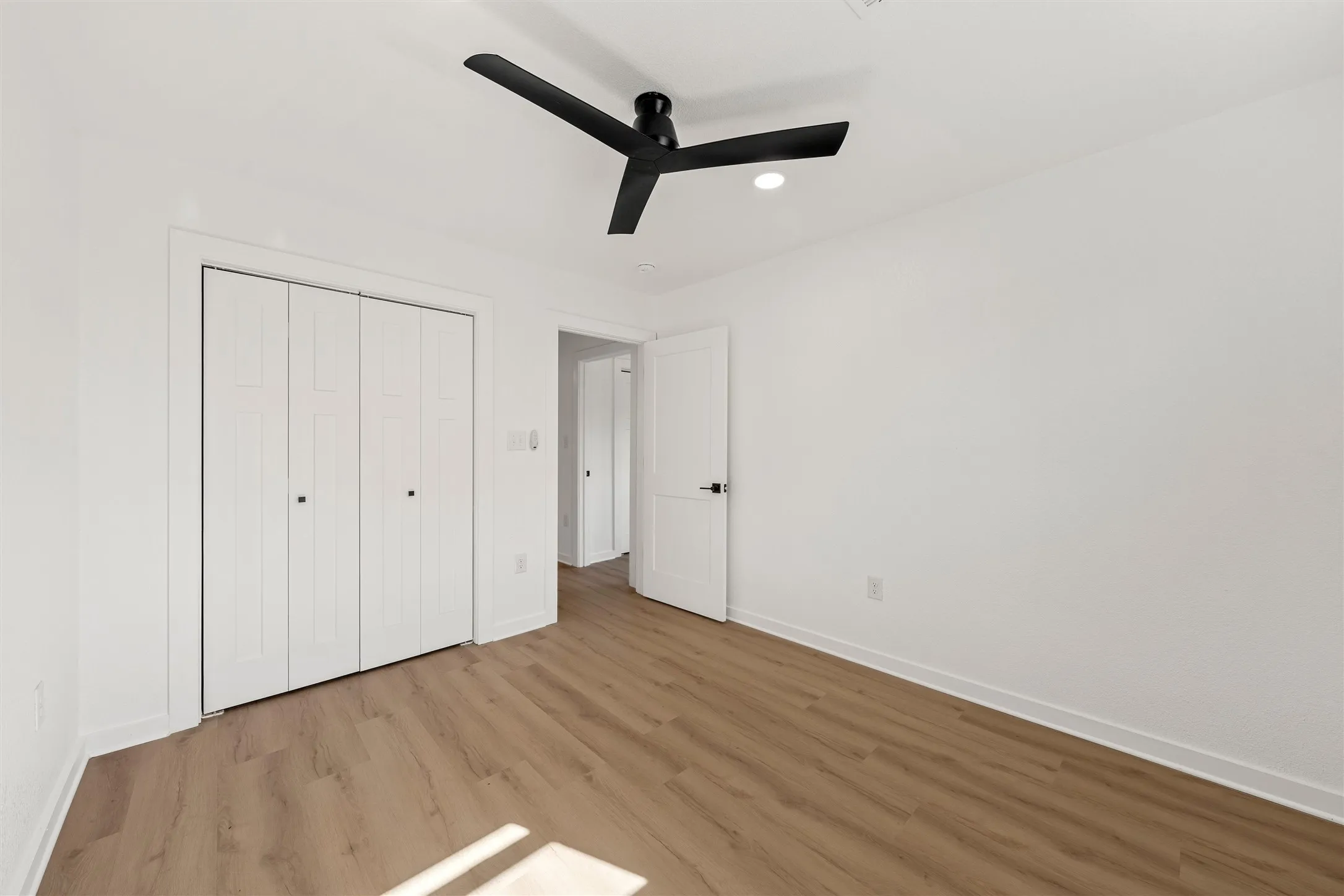 Single Family Residence For Sale in Mc Lennan County , 1116 N 44th Street, Waco, Texas 76710, 3 Bedroom, 2 Bathroom, 1 Garage spaces, 1,407 Sqft, built in 1952, mls#21410171, Real Estate Agent in Waco, Homes For Sale in Mc Lennan county, Homes For Sale in Waco, Realtor in Waco Texas, Real Estate Brokerage Independent Realty Texas, Luminita Cordes Realtor