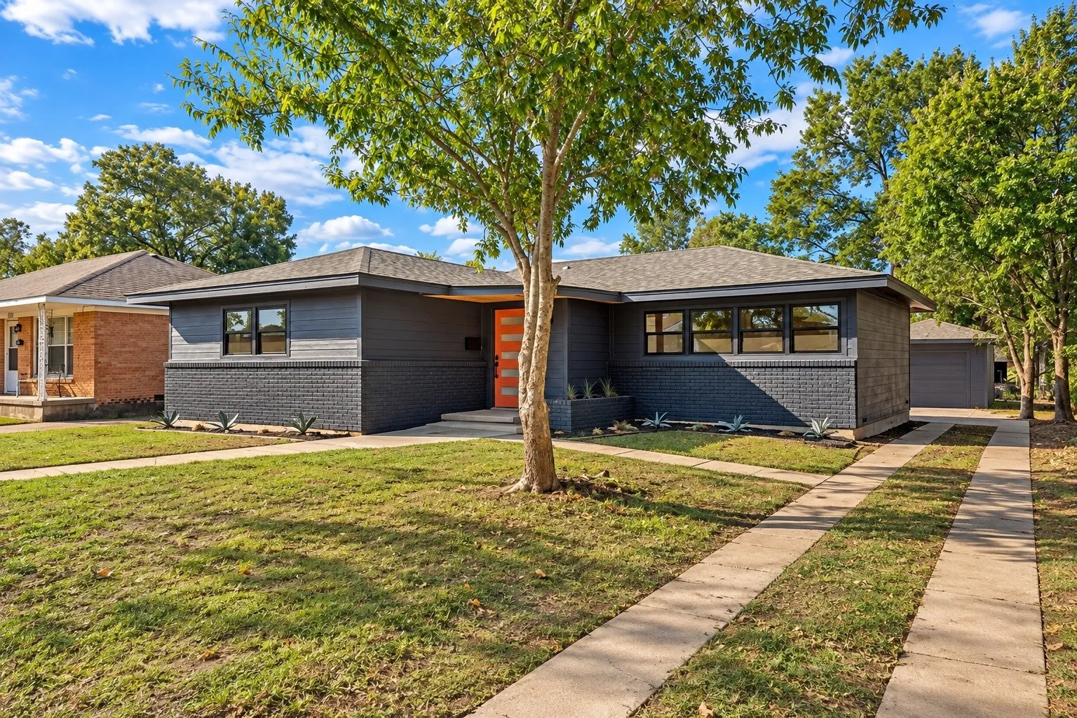 Single Family Residence For Sale in Mc Lennan County , 1116 N 44th Street, Waco, Texas 76710, 3 Bedroom, 2 Bathroom, 1 Garage spaces, 1,407 Sqft, built in 1952, mls#21410171, Real Estate Agent in Waco, Homes For Sale in Mc Lennan county, Homes For Sale in Waco, Realtor in Waco Texas, Real Estate Brokerage Independent Realty Texas, Luminita Cordes Realtor