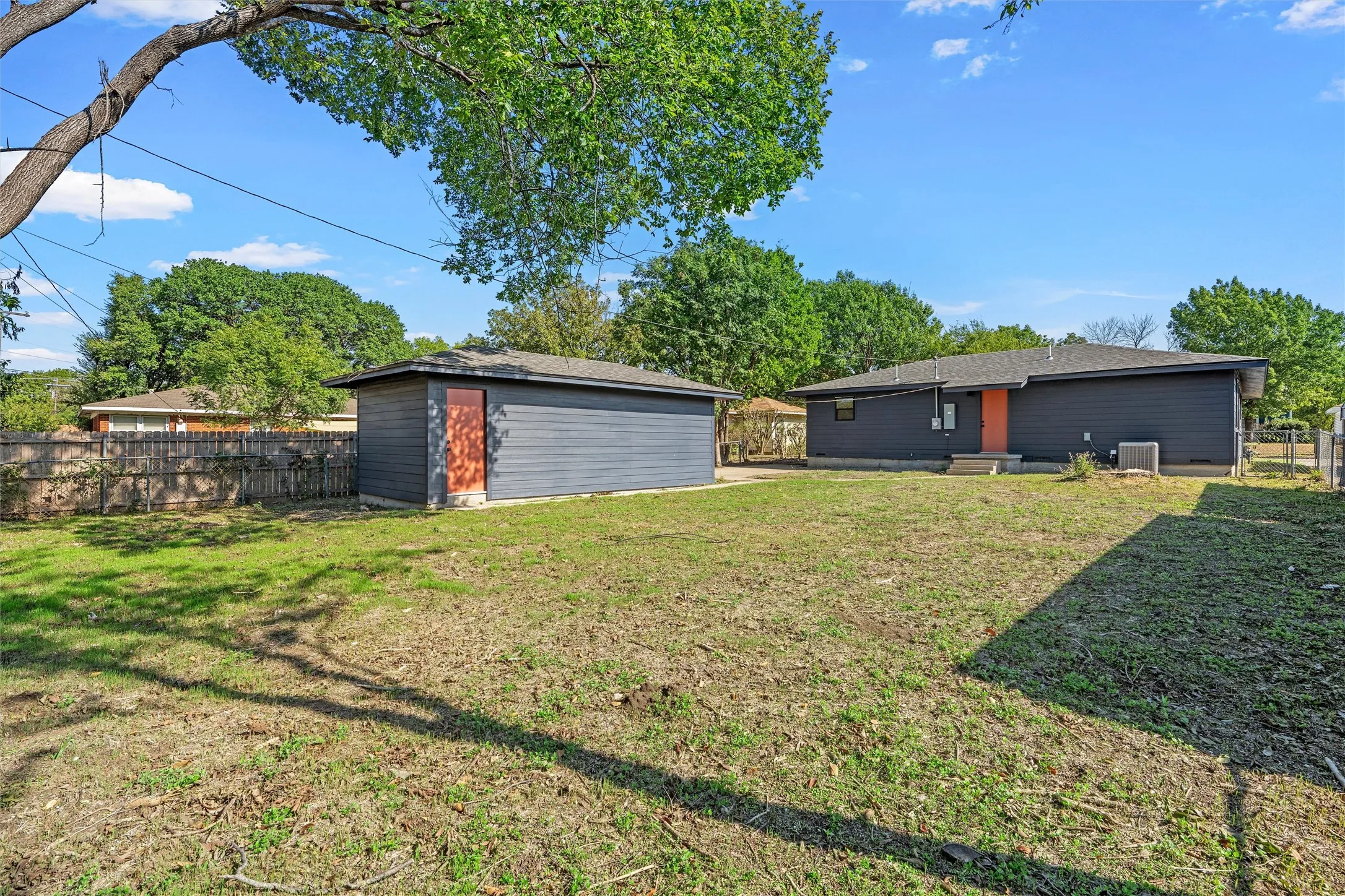 Single Family Residence For Sale in Mc Lennan County , 1116 N 44th Street, Waco, Texas 76710, 3 Bedroom, 2 Bathroom, 1 Garage spaces, 1,407 Sqft, built in 1952, mls#21410171, Real Estate Agent in Waco, Homes For Sale in Mc Lennan county, Homes For Sale in Waco, Realtor in Waco Texas, Real Estate Brokerage Independent Realty Texas, Luminita Cordes Realtor