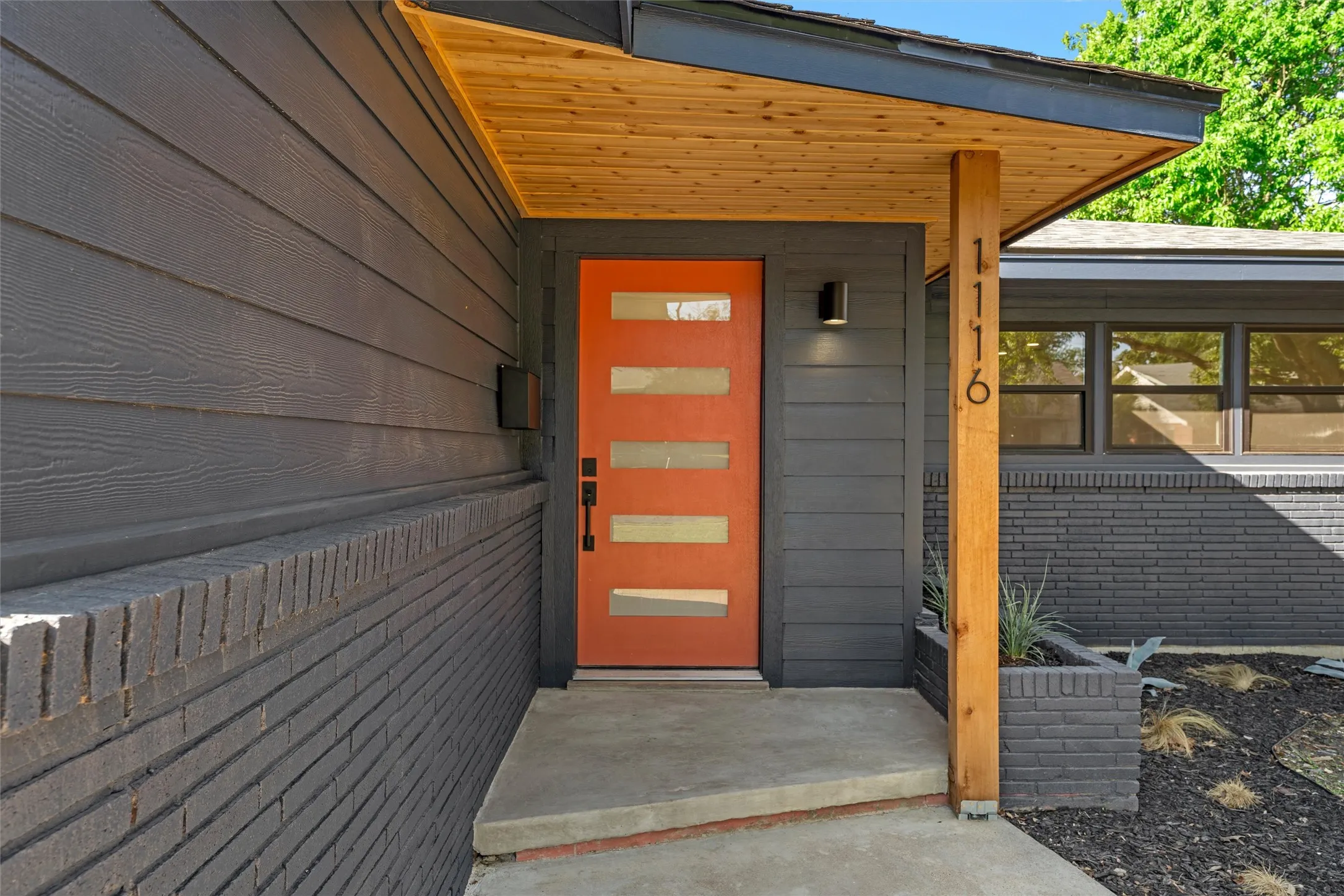 Single Family Residence For Sale in Mc Lennan County , 1116 N 44th Street, Waco, Texas 76710, 3 Bedroom, 2 Bathroom, 1 Garage spaces, 1,407 Sqft, built in 1952, mls#21410171, Real Estate Agent in Waco, Homes For Sale in Mc Lennan county, Homes For Sale in Waco, Realtor in Waco Texas, Real Estate Brokerage Independent Realty Texas, Luminita Cordes Realtor