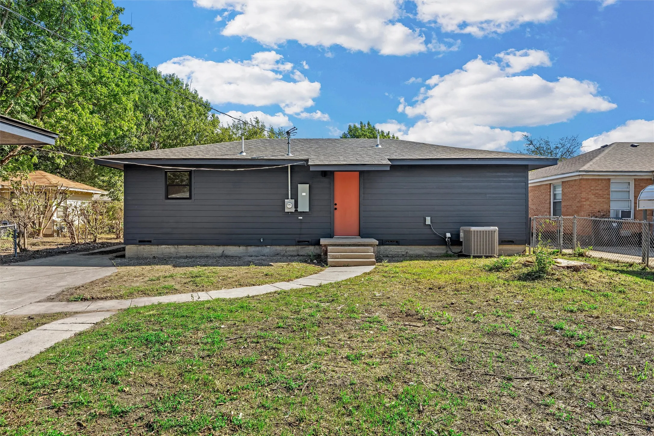 Single Family Residence For Sale in Mc Lennan County , 1116 N 44th Street, Waco, Texas 76710, 3 Bedroom, 2 Bathroom, 1 Garage spaces, 1,407 Sqft, built in 1952, mls#21410171, Real Estate Agent in Waco, Homes For Sale in Mc Lennan county, Homes For Sale in Waco, Realtor in Waco Texas, Real Estate Brokerage Independent Realty Texas, Luminita Cordes Realtor