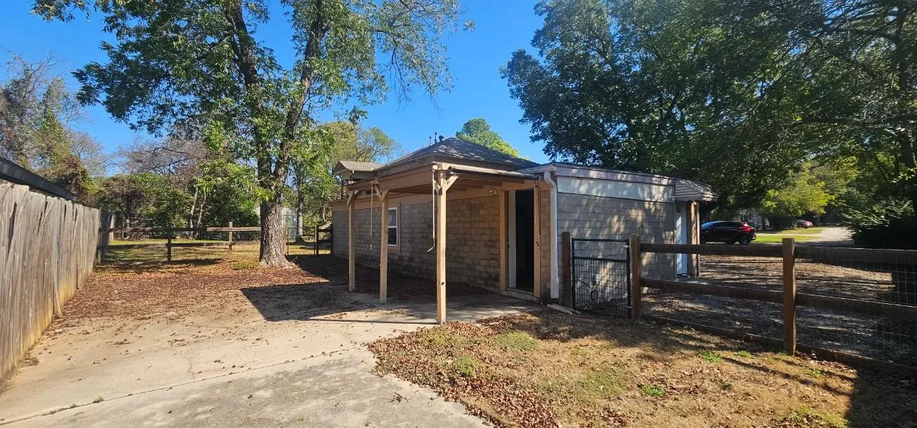 Quadruplex For Sale in Denton County , 2615 N Elm Street, Denton, Texas 76201, 6 Bedroom, 4 Bathroom, Garage spaces, 0 Sqft, built in 1947, mls#21408264, Real Estate Agent in Denton, Homes For Sale in Denton county, Homes For Sale in Denton, Realtor in Denton Texas, Real Estate Brokerage Independent Realty Texas, Luminita Cordes Realtor