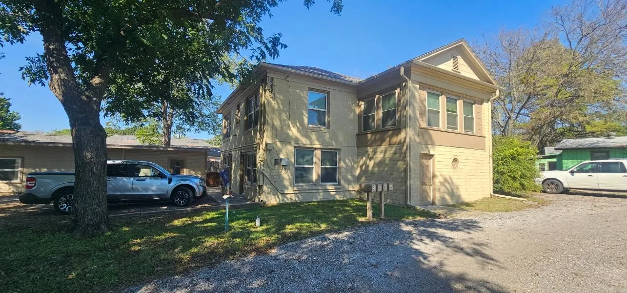 Quadruplex For Sale in Denton County , 2615 N Elm Street, Denton, Texas 76201, 6 Bedroom, 4 Bathroom, Garage spaces, 0 Sqft, built in 1947, mls#21408264, Real Estate Agent in Denton, Homes For Sale in Denton county, Homes For Sale in Denton, Realtor in Denton Texas, Real Estate Brokerage Independent Realty Texas, Luminita Cordes Realtor