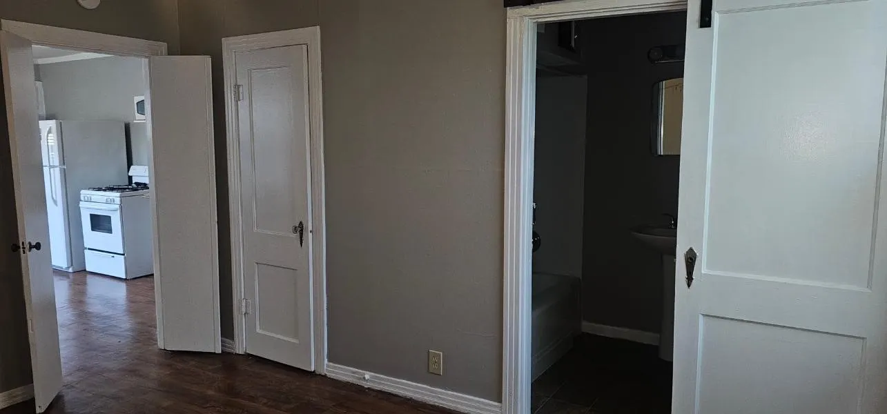 Quadruplex For Sale in Denton County , 2615 N Elm Street, Denton, Texas 76201, 6 Bedroom, 4 Bathroom, Garage spaces, 0 Sqft, built in 1947, mls#21408264, Real Estate Agent in Denton, Homes For Sale in Denton county, Homes For Sale in Denton, Realtor in Denton Texas, Real Estate Brokerage Independent Realty Texas, Luminita Cordes Realtor