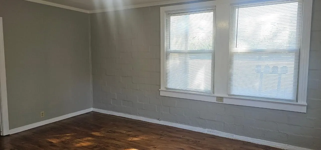 Quadruplex For Sale in Denton County , 2615 N Elm Street, Denton, Texas 76201, 6 Bedroom, 4 Bathroom, Garage spaces, 0 Sqft, built in 1947, mls#21408264, Real Estate Agent in Denton, Homes For Sale in Denton county, Homes For Sale in Denton, Realtor in Denton Texas, Real Estate Brokerage Independent Realty Texas, Luminita Cordes Realtor