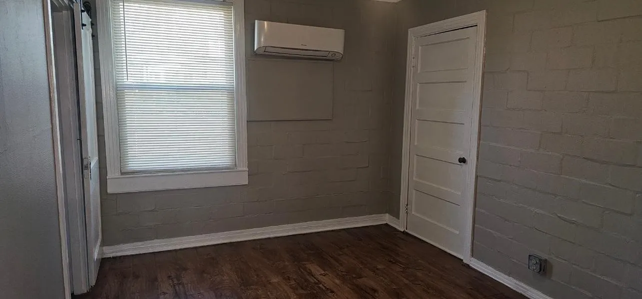 Quadruplex For Sale in Denton County , 2615 N Elm Street, Denton, Texas 76201, 6 Bedroom, 4 Bathroom, Garage spaces, 0 Sqft, built in 1947, mls#21408264, Real Estate Agent in Denton, Homes For Sale in Denton county, Homes For Sale in Denton, Realtor in Denton Texas, Real Estate Brokerage Independent Realty Texas, Luminita Cordes Realtor