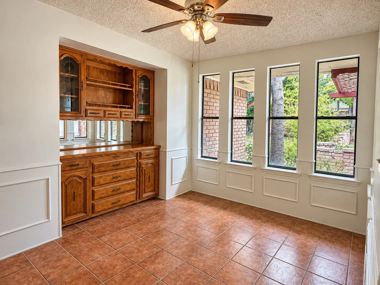 Single Family Residence For Sale in Dallas County , 1444 Marlene Place, De Soto, Texas 75115, 4 Bedroom, 3 Bathroom, 2 Garage spaces, 2,240 Sqft, built in 1978, mls#21410198, Real Estate Agent in De Soto, Homes For Sale in Dallas county, Homes For Sale in De Soto, Realtor in De Soto Texas, Real Estate Brokerage Independent Realty Texas, Luminita Cordes Realtor