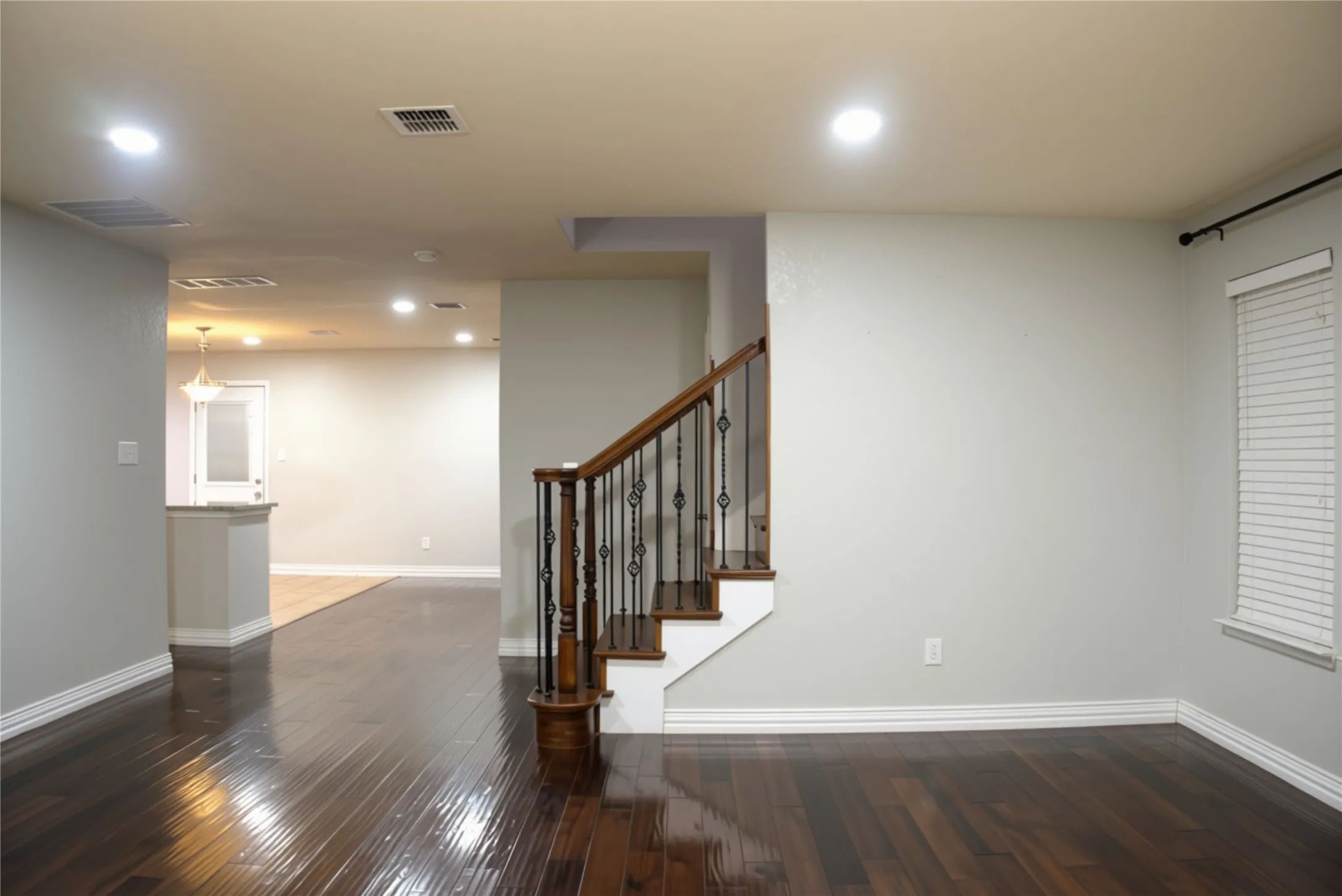 Single Family Residence For Rent in Dallas County , 5440 Kleberg Drive, Grand Prairie, Texas 75052, 3 Bedroom, 3 Bathroom, 2 Garage spaces, 2,964 Sqft, built in 2006, mls#21410201, Real Estate Agent in Grand Prairie, Homes For Rent in Dallas county, Homes For Rent in Grand Prairie, Realtor in Grand Prairie Texas, Real Estate Brokerage Independent Realty Texas, Luminita Cordes Realtor