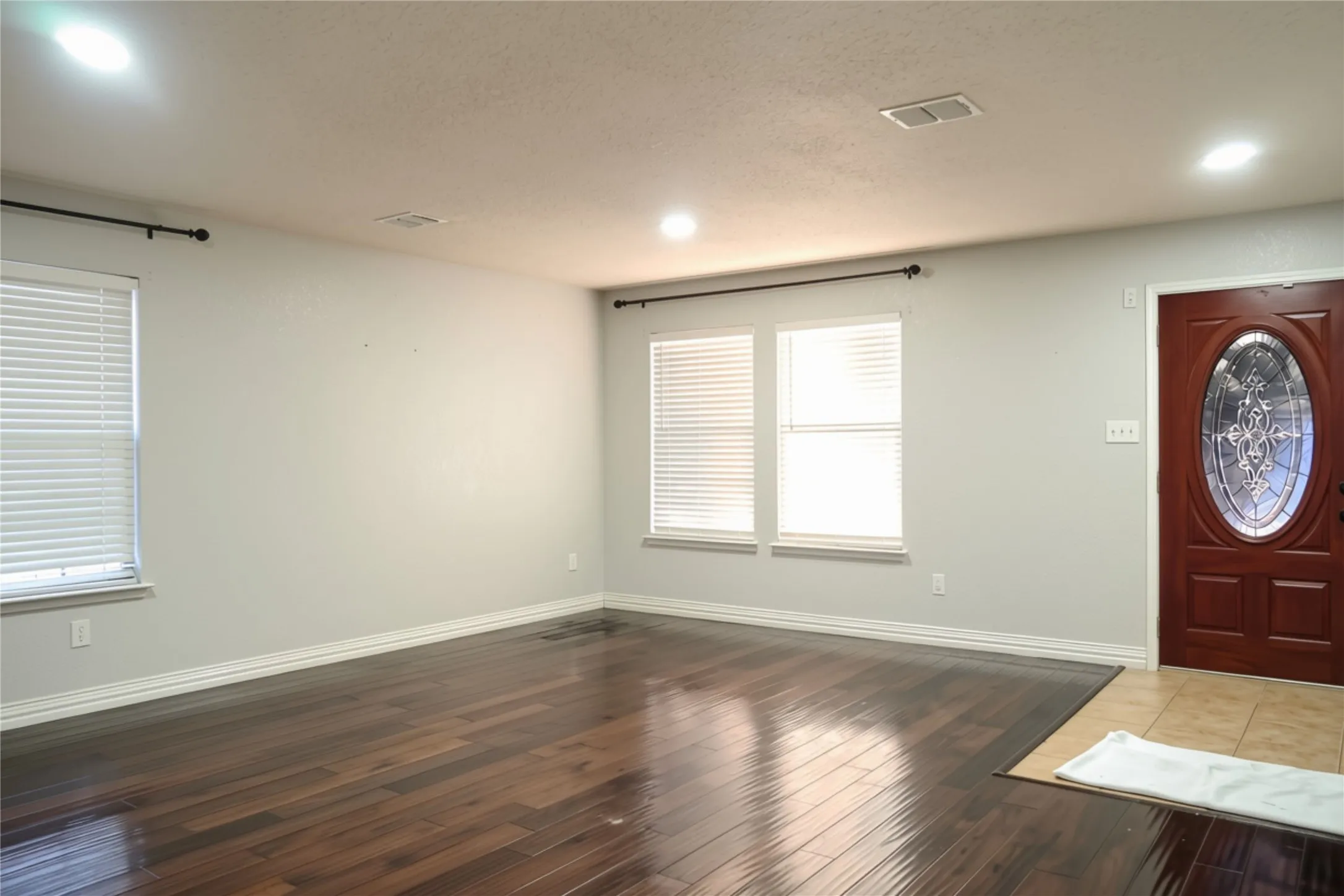 Single Family Residence For Rent in Dallas County , 5440 Kleberg Drive, Grand Prairie, Texas 75052, 3 Bedroom, 3 Bathroom, 2 Garage spaces, 2,964 Sqft, built in 2006, mls#21410201, Real Estate Agent in Grand Prairie, Homes For Rent in Dallas county, Homes For Rent in Grand Prairie, Realtor in Grand Prairie Texas, Real Estate Brokerage Independent Realty Texas, Luminita Cordes Realtor