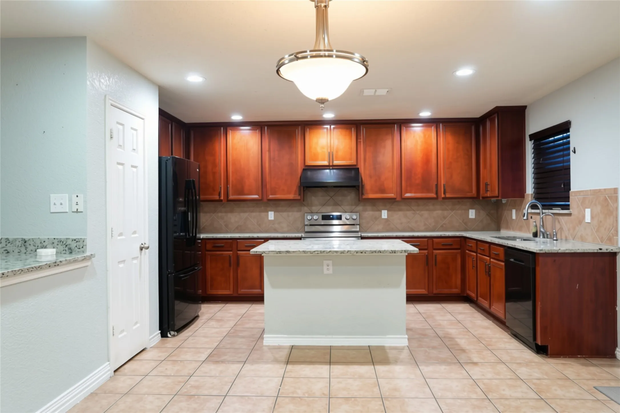 Single Family Residence For Rent in Dallas County , 5440 Kleberg Drive, Grand Prairie, Texas 75052, 3 Bedroom, 3 Bathroom, 2 Garage spaces, 2,964 Sqft, built in 2006, mls#21410201, Real Estate Agent in Grand Prairie, Homes For Rent in Dallas county, Homes For Rent in Grand Prairie, Realtor in Grand Prairie Texas, Real Estate Brokerage Independent Realty Texas, Luminita Cordes Realtor