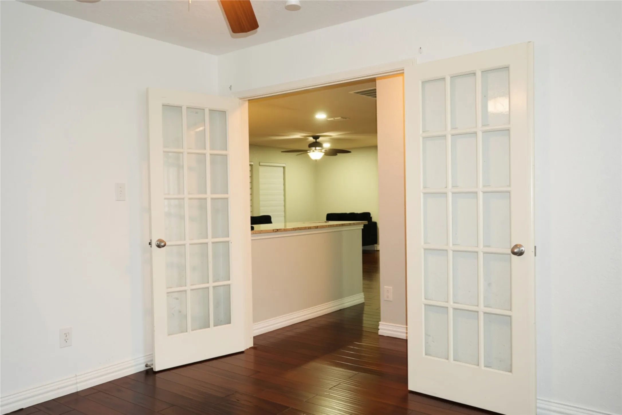 Single Family Residence For Rent in Dallas County , 5440 Kleberg Drive, Grand Prairie, Texas 75052, 3 Bedroom, 3 Bathroom, 2 Garage spaces, 2,964 Sqft, built in 2006, mls#21410201, Real Estate Agent in Grand Prairie, Homes For Rent in Dallas county, Homes For Rent in Grand Prairie, Realtor in Grand Prairie Texas, Real Estate Brokerage Independent Realty Texas, Luminita Cordes Realtor