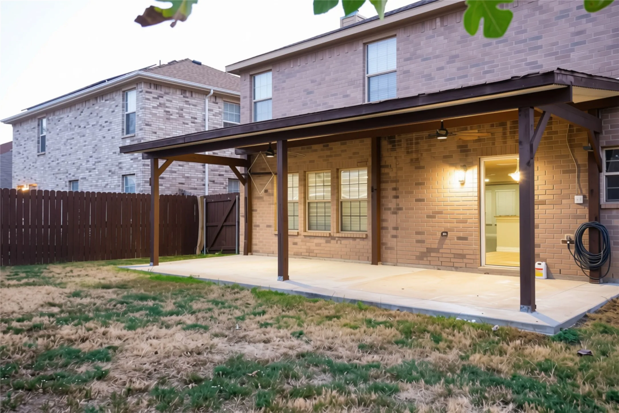 Single Family Residence For Rent in Dallas County , 5440 Kleberg Drive, Grand Prairie, Texas 75052, 3 Bedroom, 3 Bathroom, 2 Garage spaces, 2,964 Sqft, built in 2006, mls#21410201, Real Estate Agent in Grand Prairie, Homes For Rent in Dallas county, Homes For Rent in Grand Prairie, Realtor in Grand Prairie Texas, Real Estate Brokerage Independent Realty Texas, Luminita Cordes Realtor