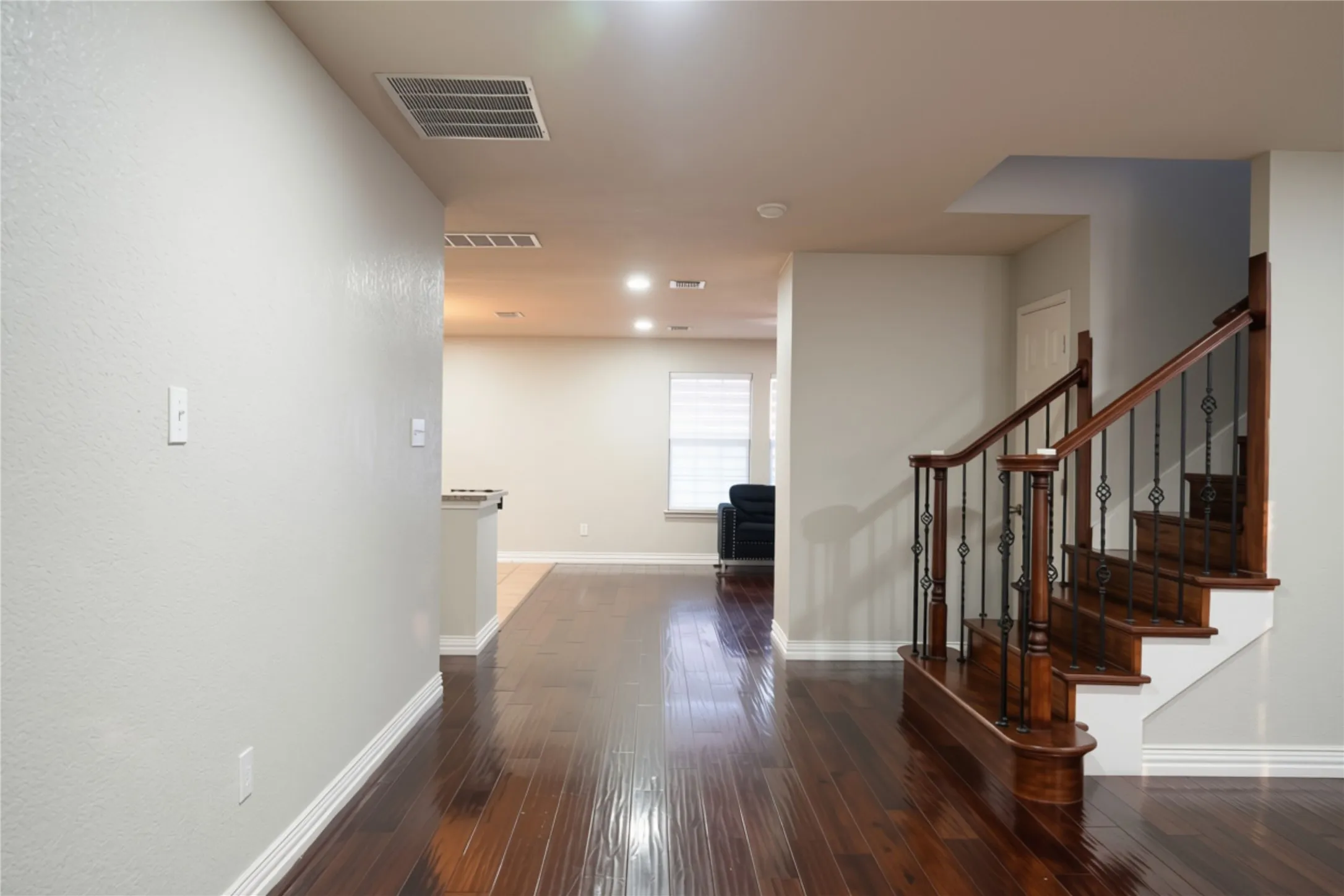 Single Family Residence For Rent in Dallas County , 5440 Kleberg Drive, Grand Prairie, Texas 75052, 3 Bedroom, 3 Bathroom, 2 Garage spaces, 2,964 Sqft, built in 2006, mls#21410201, Real Estate Agent in Grand Prairie, Homes For Rent in Dallas county, Homes For Rent in Grand Prairie, Realtor in Grand Prairie Texas, Real Estate Brokerage Independent Realty Texas, Luminita Cordes Realtor