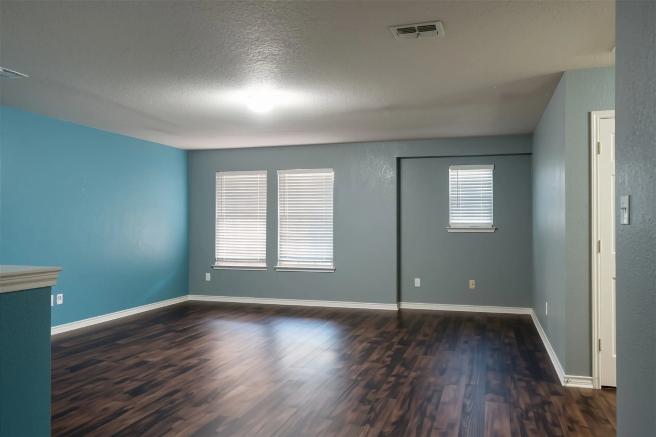 Single Family Residence For Rent in Dallas County , 5440 Kleberg Drive, Grand Prairie, Texas 75052, 3 Bedroom, 3 Bathroom, 2 Garage spaces, 2,964 Sqft, built in 2006, mls#21410201, Real Estate Agent in Grand Prairie, Homes For Rent in Dallas county, Homes For Rent in Grand Prairie, Realtor in Grand Prairie Texas, Real Estate Brokerage Independent Realty Texas, Luminita Cordes Realtor