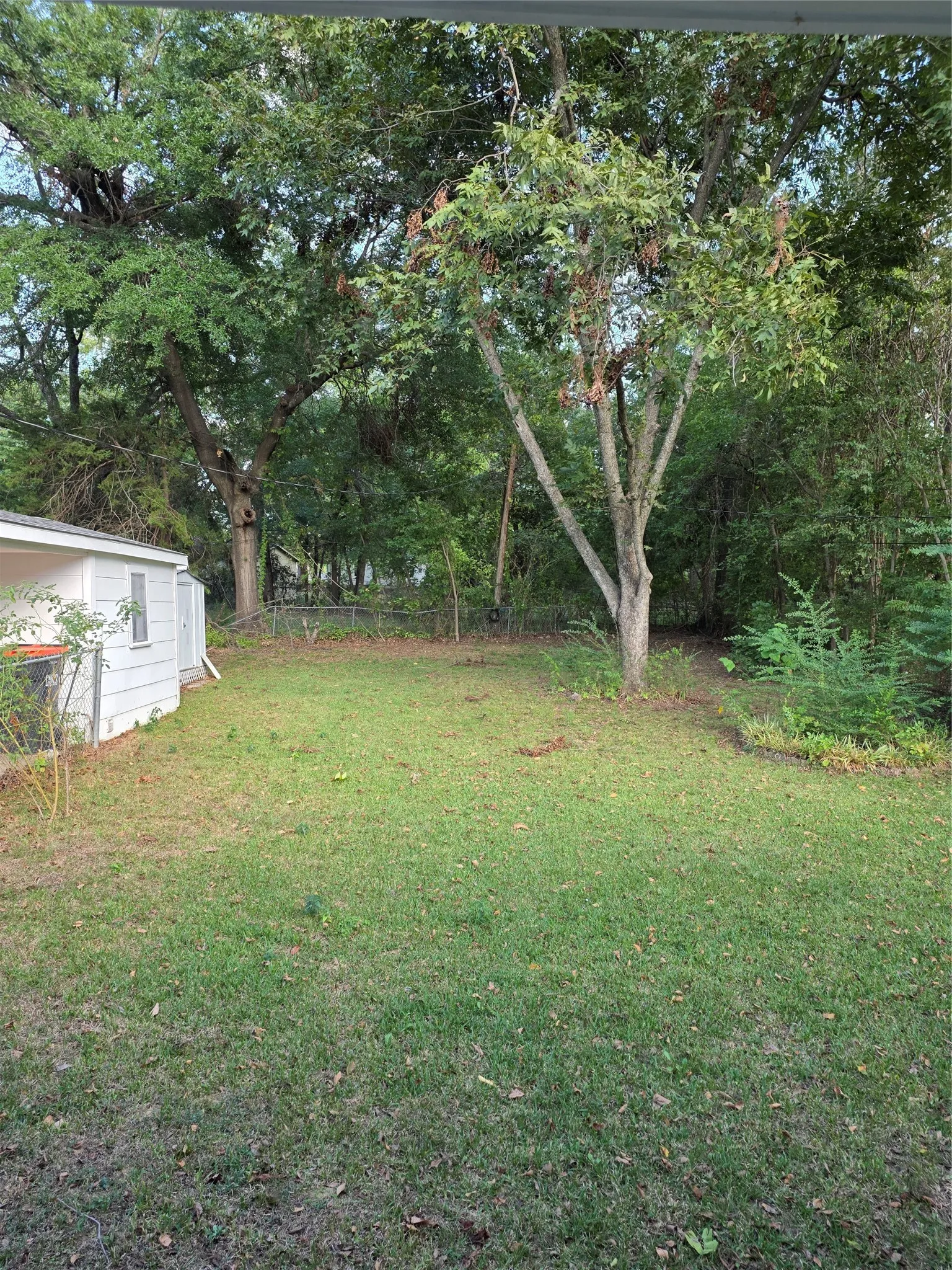 Single Family Residence For Sale in Lamar County , 831 SE 18th Street, Paris, Texas 75460, 2 Bedroom, 1 Bathroom, Garage spaces, 940 Sqft, built in 0, mls#21406548, Real Estate Agent in Paris, Homes For Sale in Lamar county, Homes For Sale in Paris, Realtor in Paris Texas, Real Estate Brokerage Independent Realty Texas, Luminita Cordes Realtor