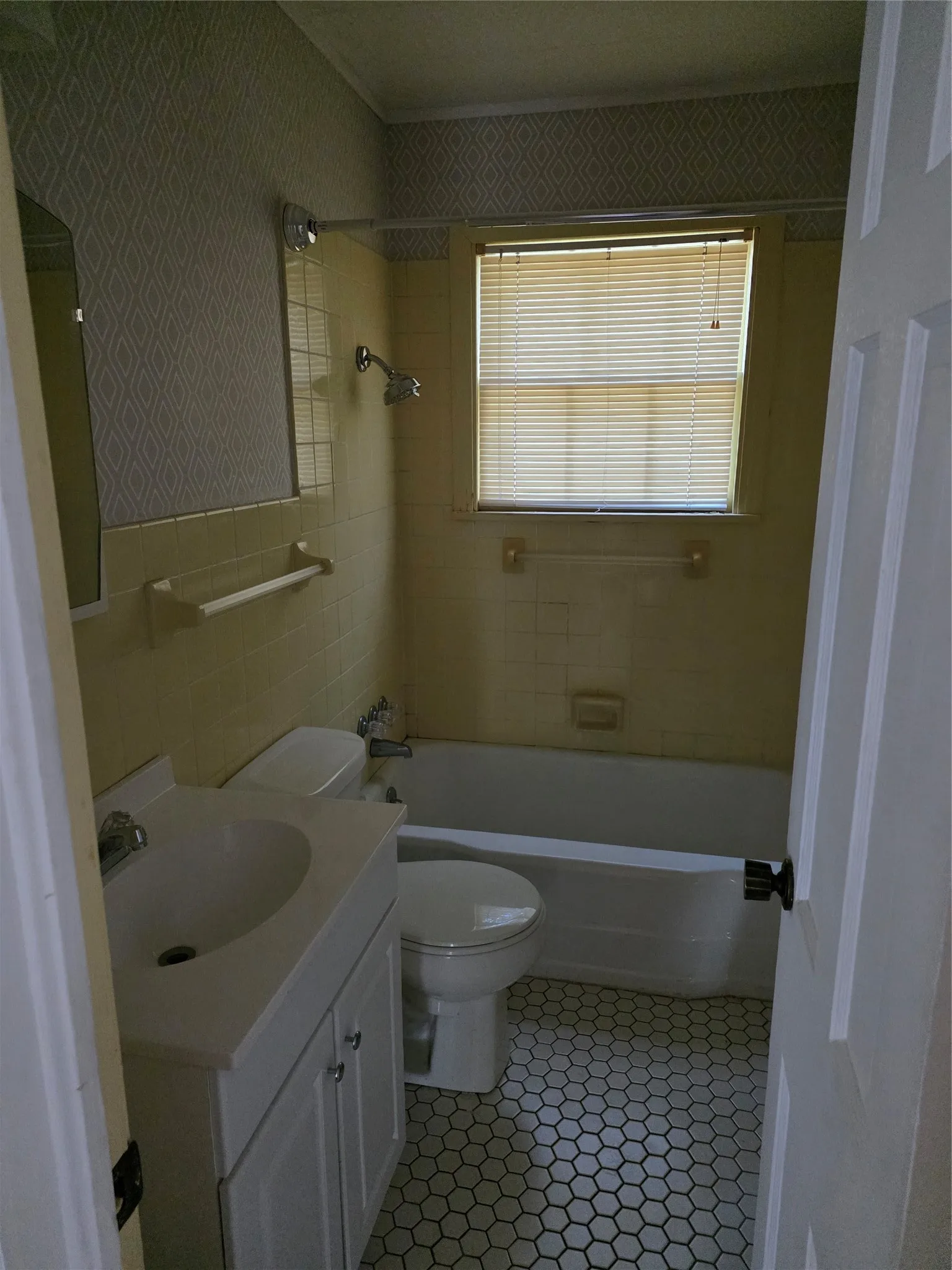 Single Family Residence For Sale in Lamar County , 831 SE 18th Street, Paris, Texas 75460, 2 Bedroom, 1 Bathroom, Garage spaces, 940 Sqft, built in 0, mls#21406548, Real Estate Agent in Paris, Homes For Sale in Lamar county, Homes For Sale in Paris, Realtor in Paris Texas, Real Estate Brokerage Independent Realty Texas, Luminita Cordes Realtor