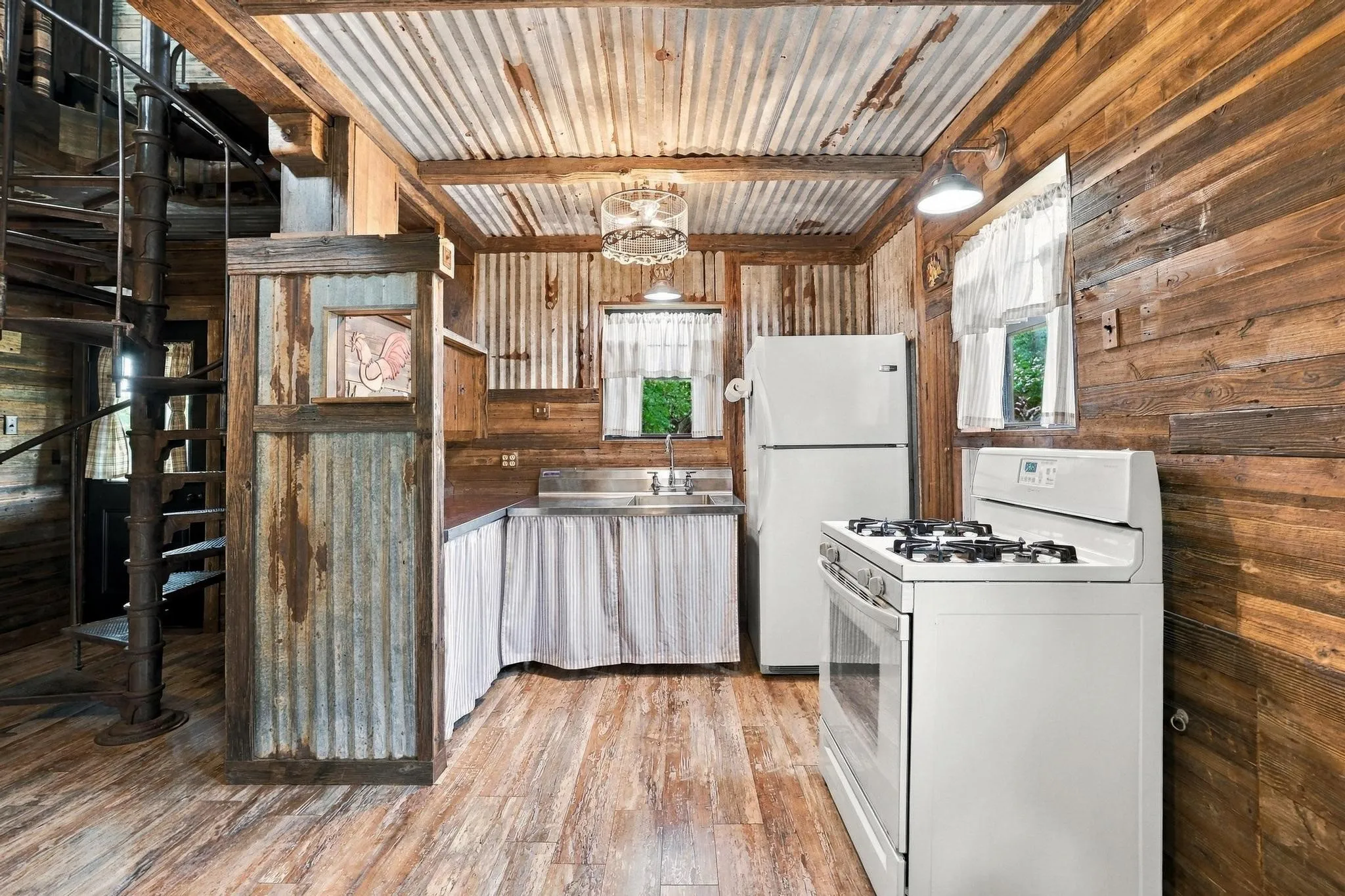 Single Family Residence For Sale in Fannin County , 351 County Road 2274, Telephone, Texas 75488, 2 Bedroom, 1 Bathroom, Garage spaces, 840 Sqft, built in 1987, mls#21392130, Real Estate Agent in Telephone, Homes For Sale in Fannin county, Homes For Sale in Telephone, Realtor in Telephone Texas, Real Estate Brokerage Independent Realty Texas, Luminita Cordes Realtor