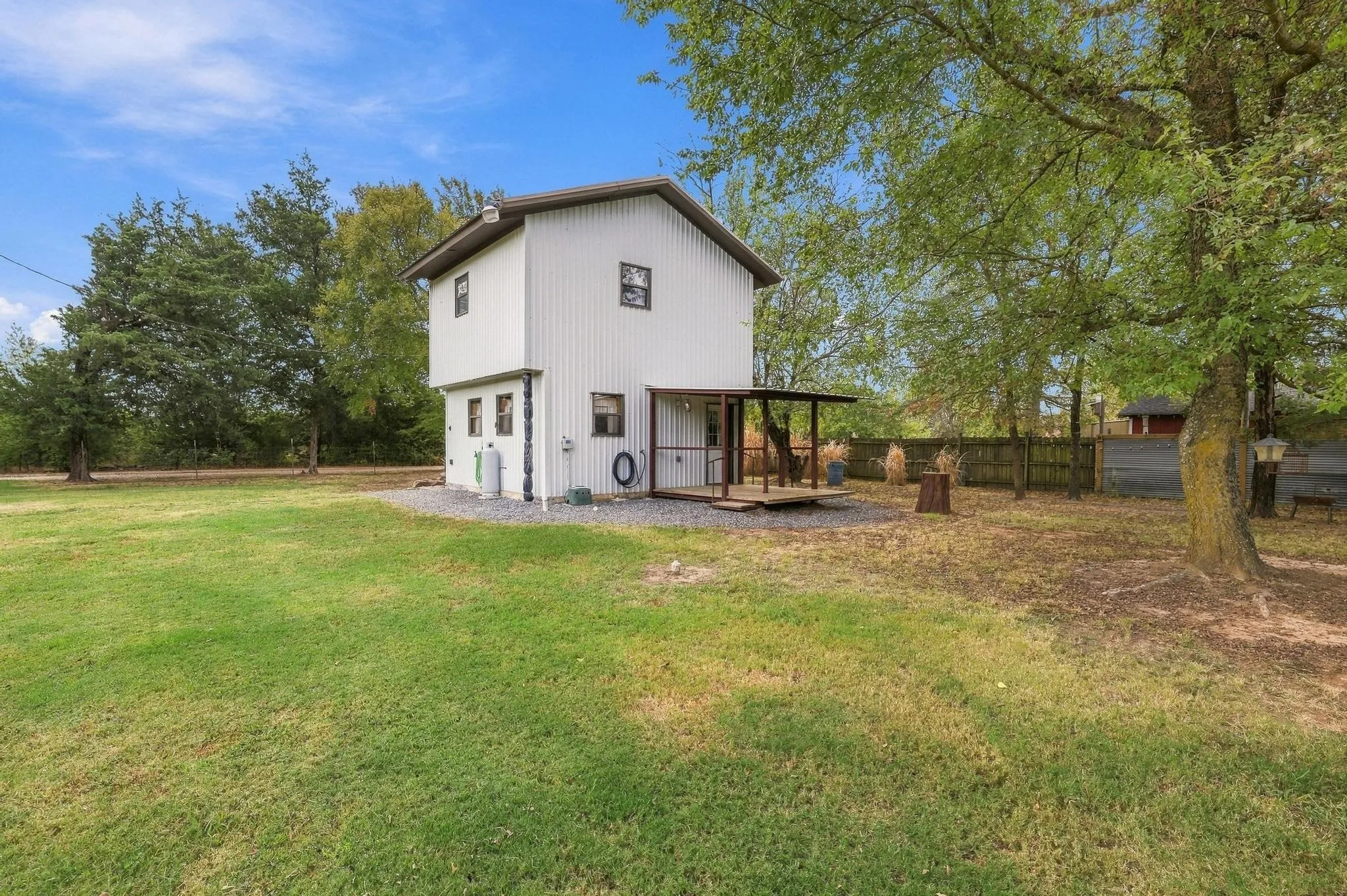 Single Family Residence For Sale in Fannin County , 351 County Road 2274, Telephone, Texas 75488, 2 Bedroom, 1 Bathroom, Garage spaces, 840 Sqft, built in 1987, mls#21392130, Real Estate Agent in Telephone, Homes For Sale in Fannin county, Homes For Sale in Telephone, Realtor in Telephone Texas, Real Estate Brokerage Independent Realty Texas, Luminita Cordes Realtor