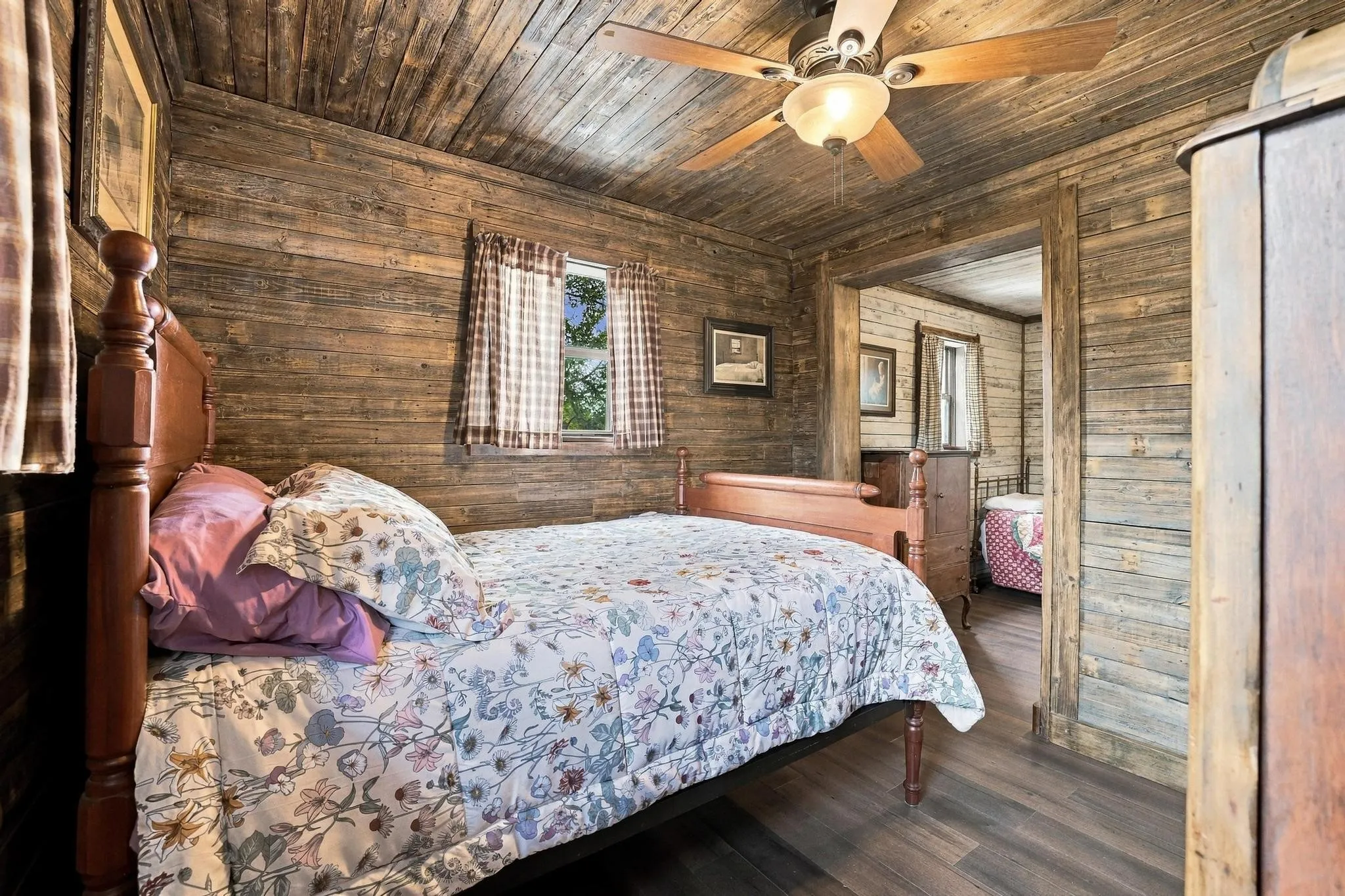 Single Family Residence For Sale in Fannin County , 351 County Road 2274, Telephone, Texas 75488, 2 Bedroom, 1 Bathroom, Garage spaces, 840 Sqft, built in 1987, mls#21392130, Real Estate Agent in Telephone, Homes For Sale in Fannin county, Homes For Sale in Telephone, Realtor in Telephone Texas, Real Estate Brokerage Independent Realty Texas, Luminita Cordes Realtor