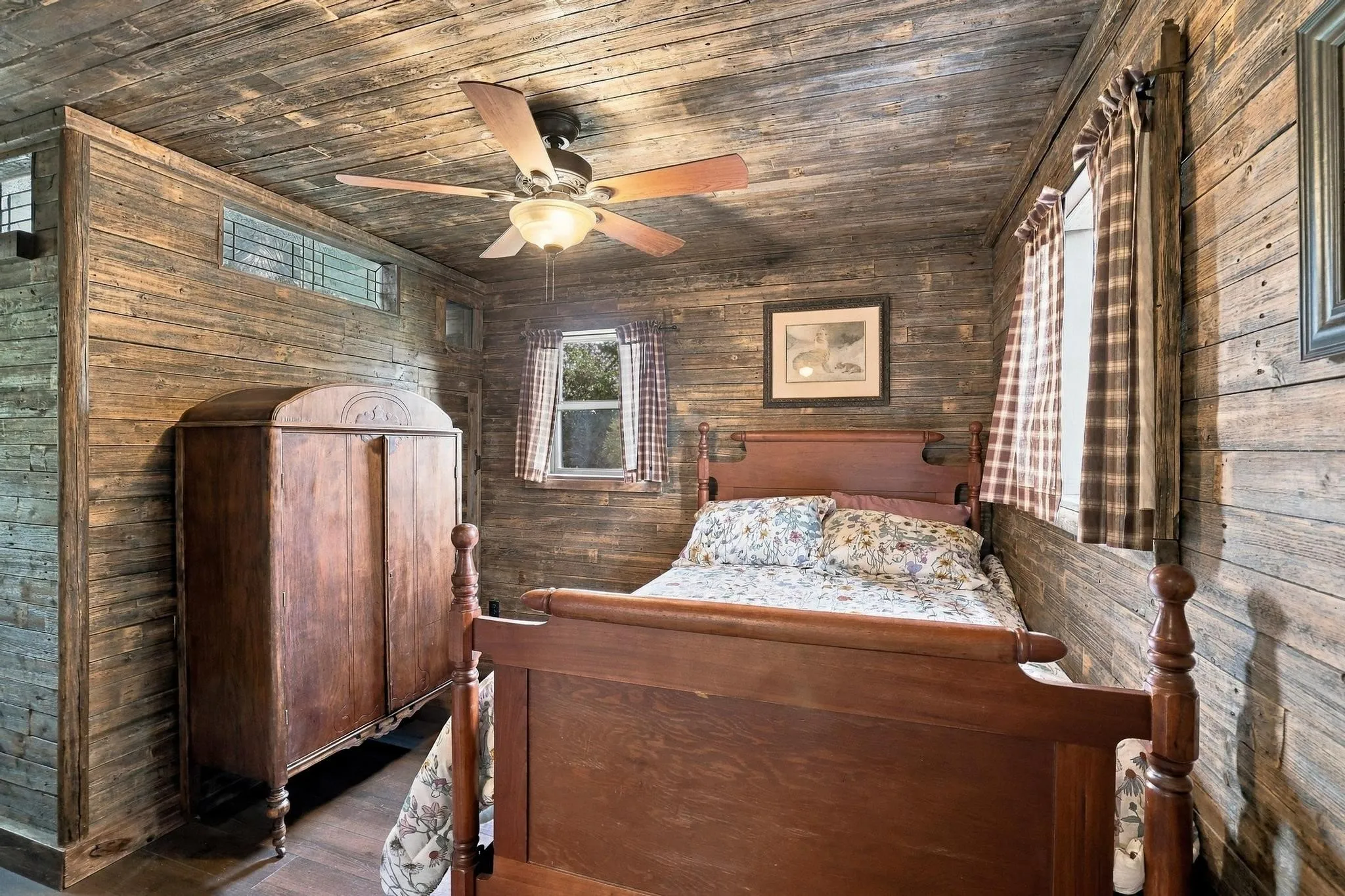 Single Family Residence For Sale in Fannin County , 351 County Road 2274, Telephone, Texas 75488, 2 Bedroom, 1 Bathroom, Garage spaces, 840 Sqft, built in 1987, mls#21392130, Real Estate Agent in Telephone, Homes For Sale in Fannin county, Homes For Sale in Telephone, Realtor in Telephone Texas, Real Estate Brokerage Independent Realty Texas, Luminita Cordes Realtor