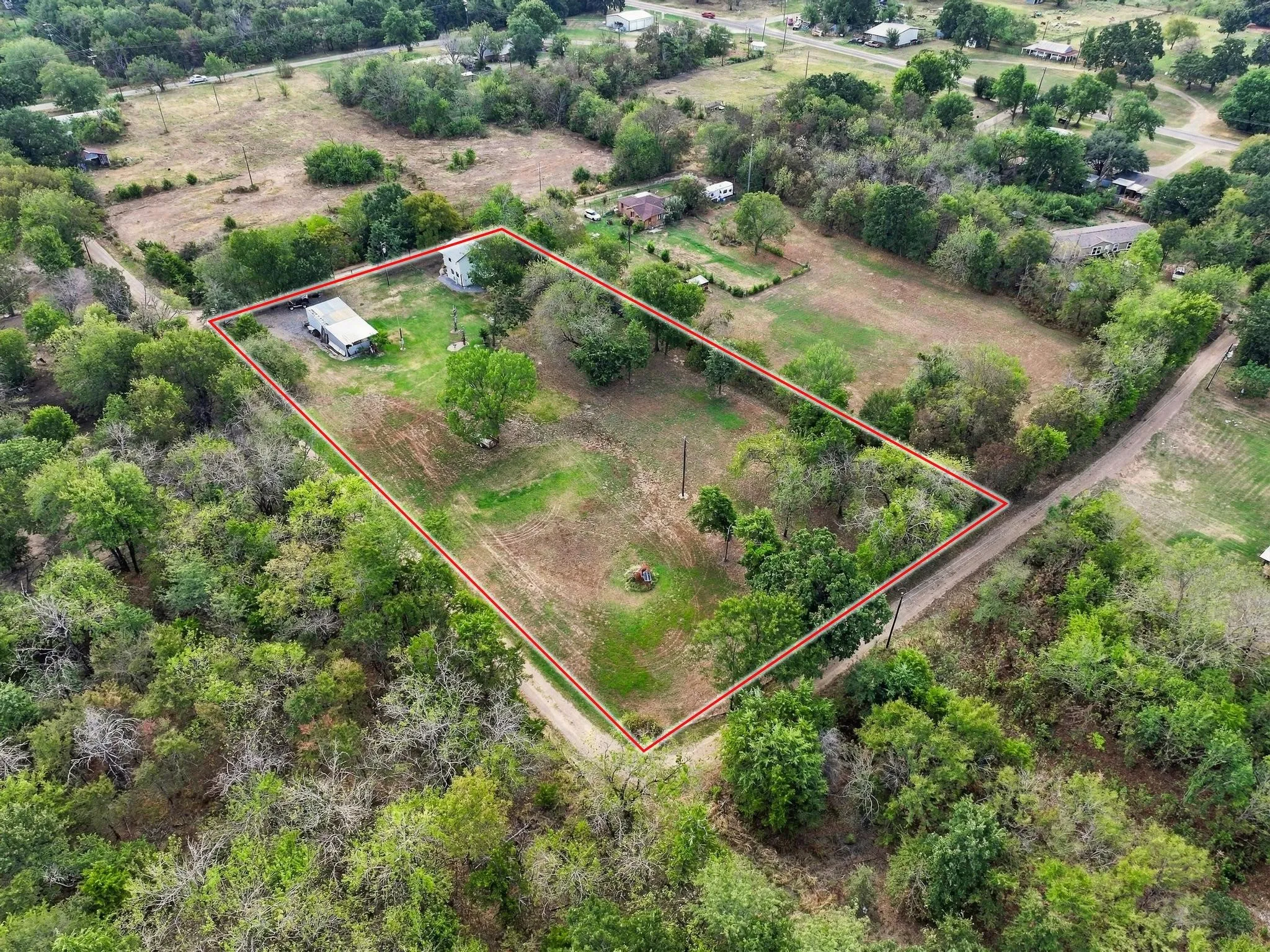 Single Family Residence For Sale in Fannin County , 351 County Road 2274, Telephone, Texas 75488, 2 Bedroom, 1 Bathroom, Garage spaces, 840 Sqft, built in 1987, mls#21392130, Real Estate Agent in Telephone, Homes For Sale in Fannin county, Homes For Sale in Telephone, Realtor in Telephone Texas, Real Estate Brokerage Independent Realty Texas, Luminita Cordes Realtor