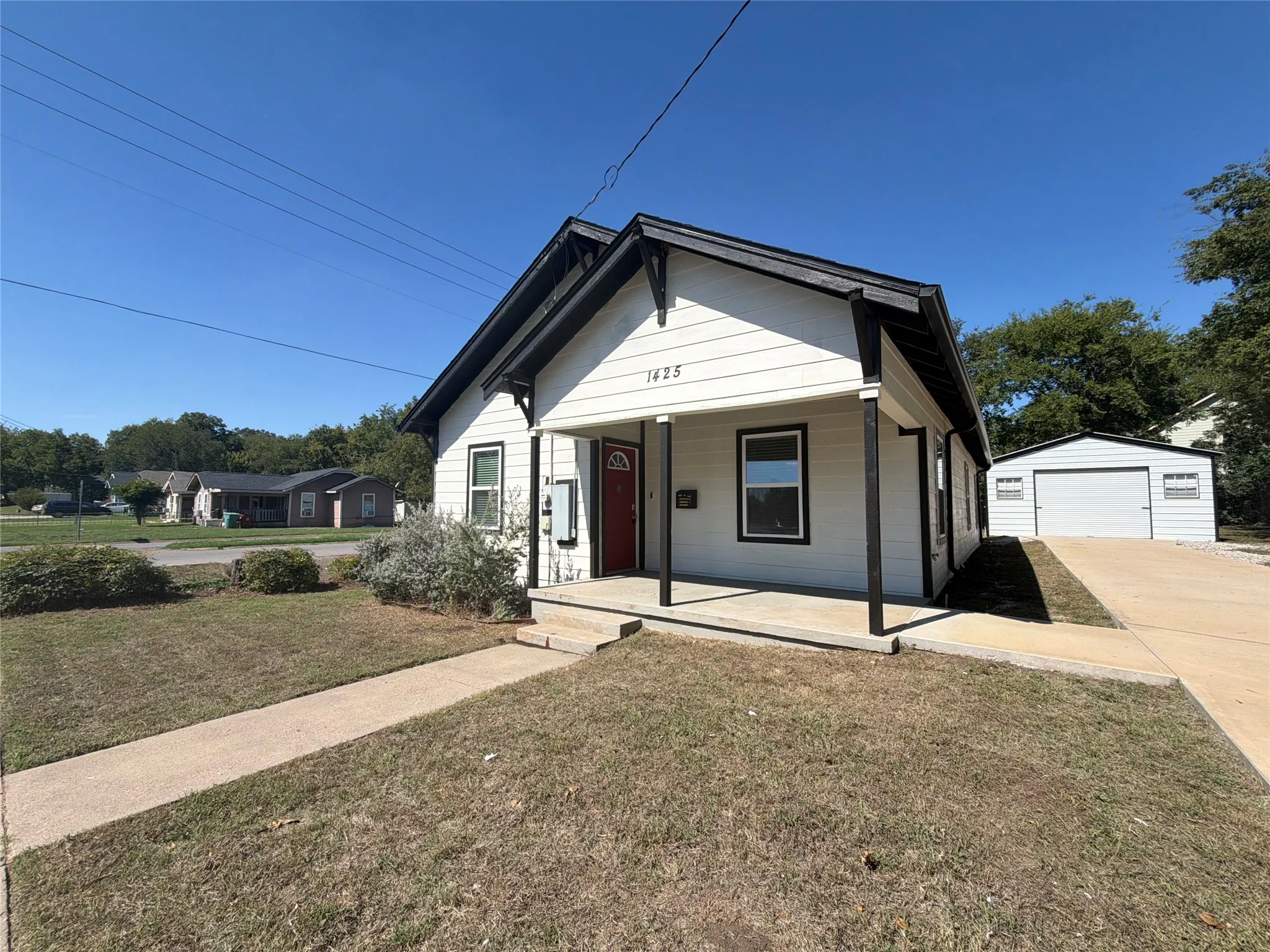Single Family Residence For Sale in Grayson County , 1425 E Cherry Street, Sherman, Texas 75090, 3 Bedroom, 1 Bathroom, 1 Garage spaces, 1,428 Sqft, built in 1930, mls#21410206, Real Estate Agent in Sherman, Homes For Sale in Grayson county, Homes For Sale in Sherman, Realtor in Sherman Texas, Real Estate Brokerage Independent Realty Texas, Luminita Cordes Realtor
