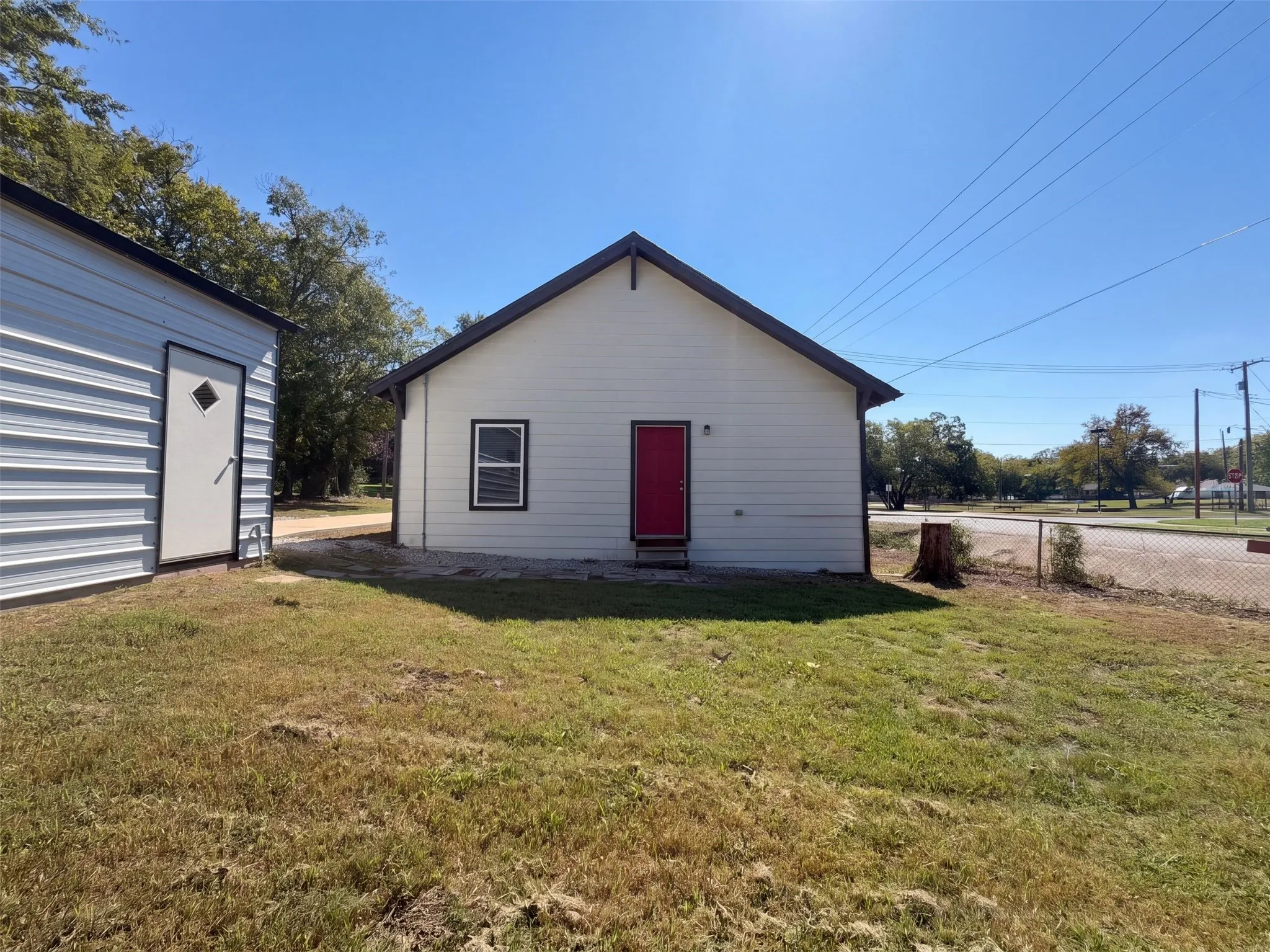 Single Family Residence For Sale in Grayson County , 1425 E Cherry Street, Sherman, Texas 75090, 3 Bedroom, 1 Bathroom, 1 Garage spaces, 1,428 Sqft, built in 1930, mls#21410206, Real Estate Agent in Sherman, Homes For Sale in Grayson county, Homes For Sale in Sherman, Realtor in Sherman Texas, Real Estate Brokerage Independent Realty Texas, Luminita Cordes Realtor