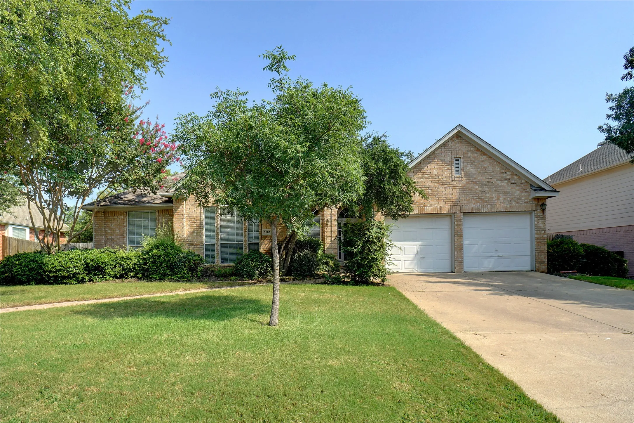 Single Family Residence For Rent in Tarrant County , 2802 Southwood Court, Grapevine, Texas 76051, 4 Bedroom, 2 Bathroom, 2 Garage spaces, 2,323 Sqft, built in 1995, mls#21409606, Real Estate Agent in Grapevine, Homes For Rent in Tarrant county, Homes For Rent in Grapevine, Realtor in Grapevine Texas, Real Estate Brokerage Independent Realty Texas, Luminita Cordes Realtor
