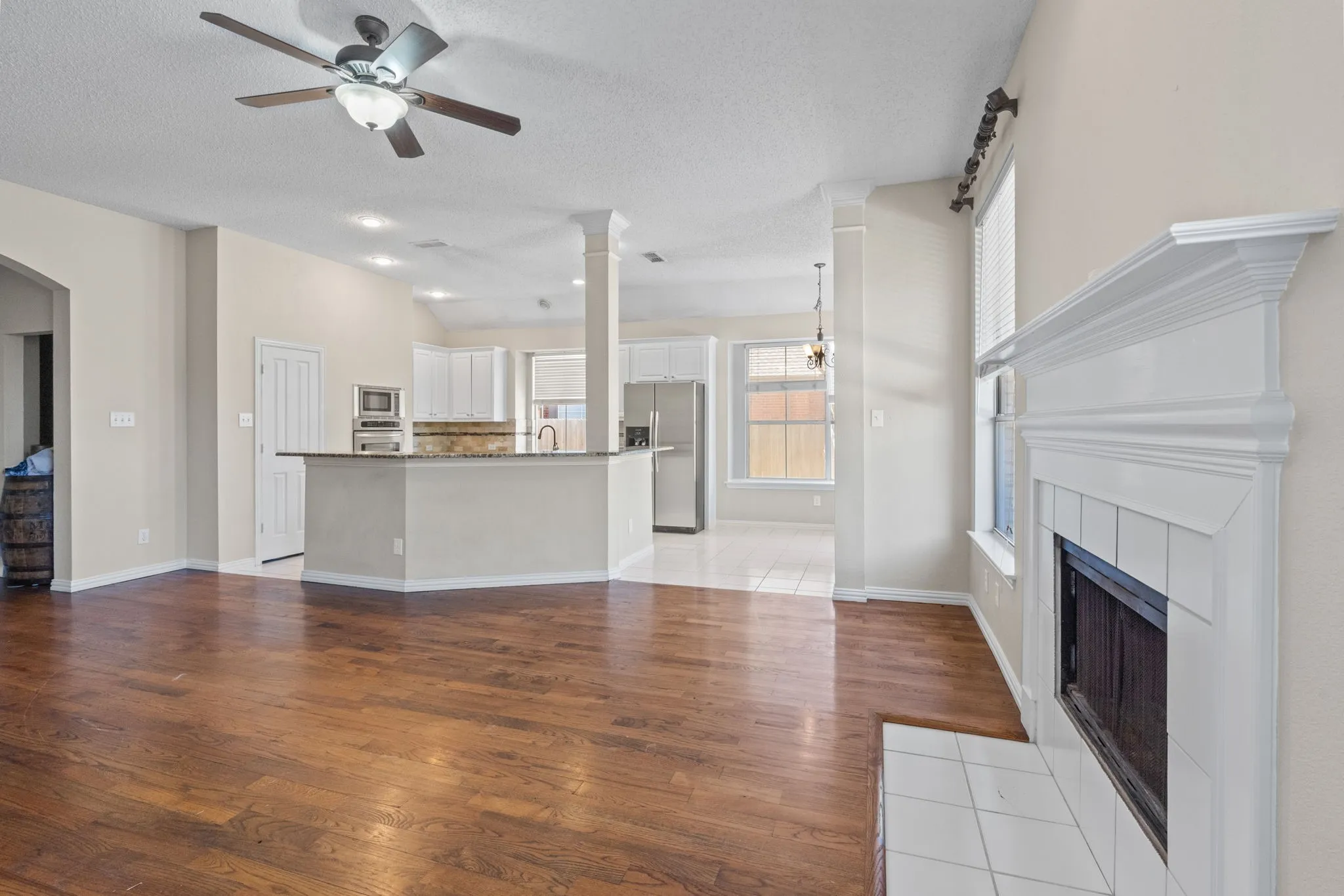 Single Family Residence For Rent in Tarrant County , 2802 Southwood Court, Grapevine, Texas 76051, 4 Bedroom, 2 Bathroom, 2 Garage spaces, 2,323 Sqft, built in 1995, mls#21409606, Real Estate Agent in Grapevine, Homes For Rent in Tarrant county, Homes For Rent in Grapevine, Realtor in Grapevine Texas, Real Estate Brokerage Independent Realty Texas, Luminita Cordes Realtor