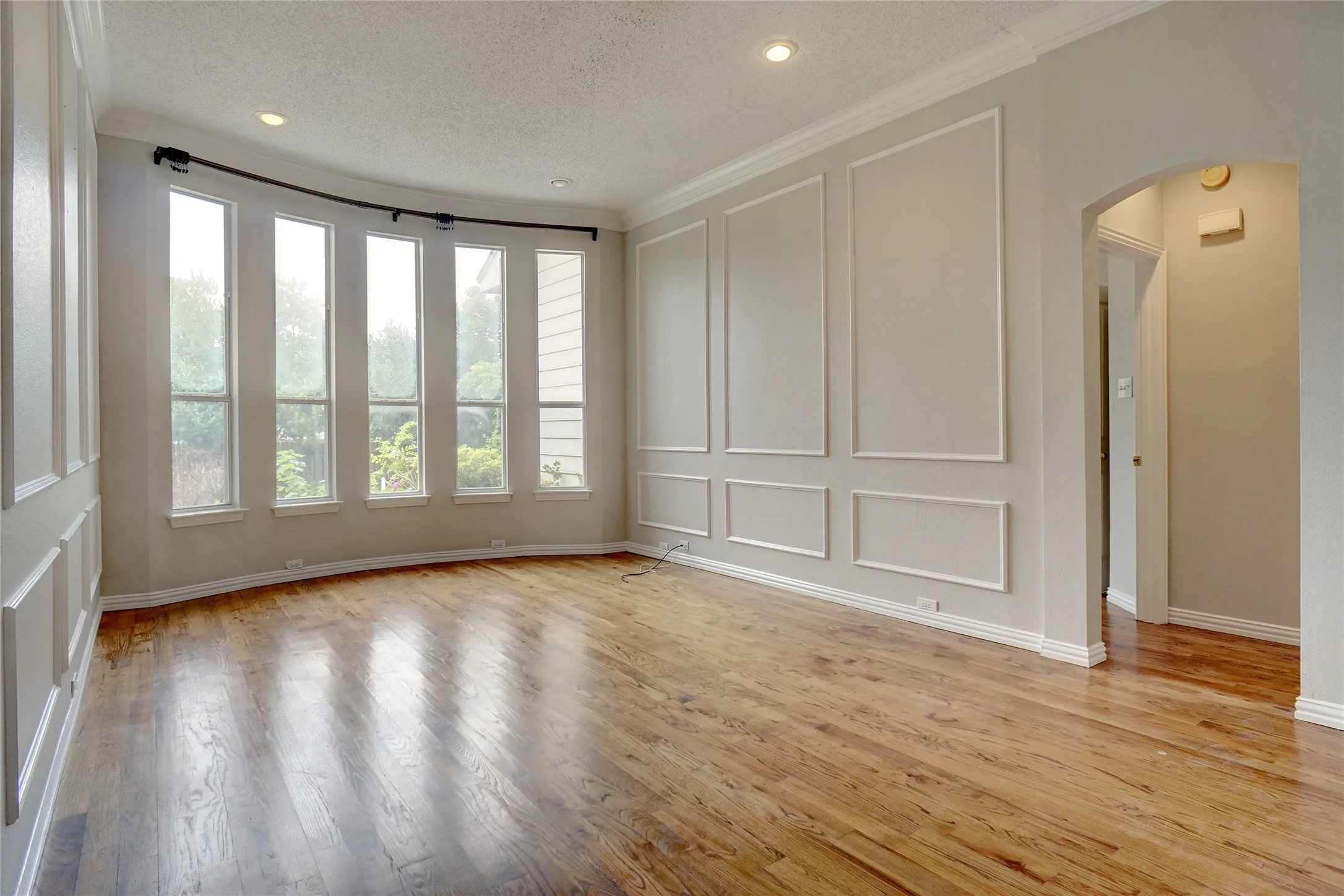 Single Family Residence For Rent in Tarrant County , 2802 Southwood Court, Grapevine, Texas 76051, 4 Bedroom, 2 Bathroom, 2 Garage spaces, 2,323 Sqft, built in 1995, mls#21409606, Real Estate Agent in Grapevine, Homes For Rent in Tarrant county, Homes For Rent in Grapevine, Realtor in Grapevine Texas, Real Estate Brokerage Independent Realty Texas, Luminita Cordes Realtor