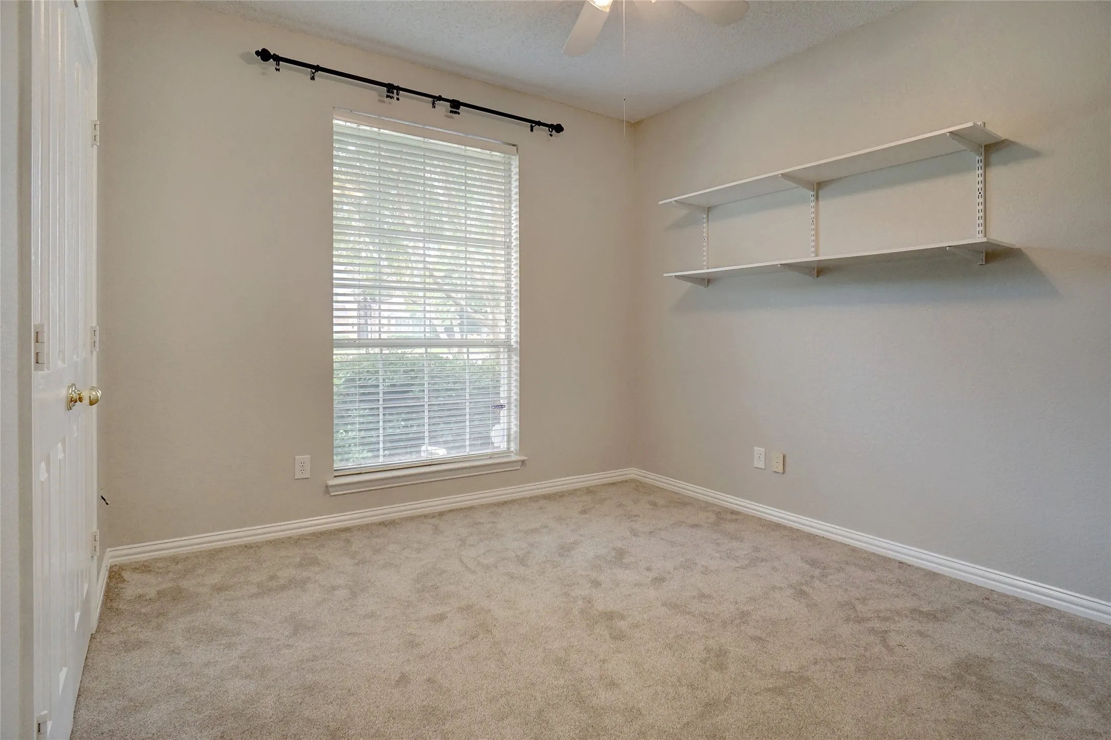 Single Family Residence For Rent in Tarrant County , 2802 Southwood Court, Grapevine, Texas 76051, 4 Bedroom, 2 Bathroom, 2 Garage spaces, 2,323 Sqft, built in 1995, mls#21409606, Real Estate Agent in Grapevine, Homes For Rent in Tarrant county, Homes For Rent in Grapevine, Realtor in Grapevine Texas, Real Estate Brokerage Independent Realty Texas, Luminita Cordes Realtor