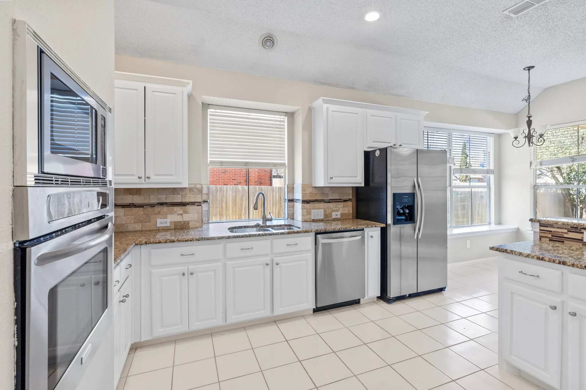 Single Family Residence For Rent in Tarrant County , 2802 Southwood Court, Grapevine, Texas 76051, 4 Bedroom, 2 Bathroom, 2 Garage spaces, 2,323 Sqft, built in 1995, mls#21409606, Real Estate Agent in Grapevine, Homes For Rent in Tarrant county, Homes For Rent in Grapevine, Realtor in Grapevine Texas, Real Estate Brokerage Independent Realty Texas, Luminita Cordes Realtor