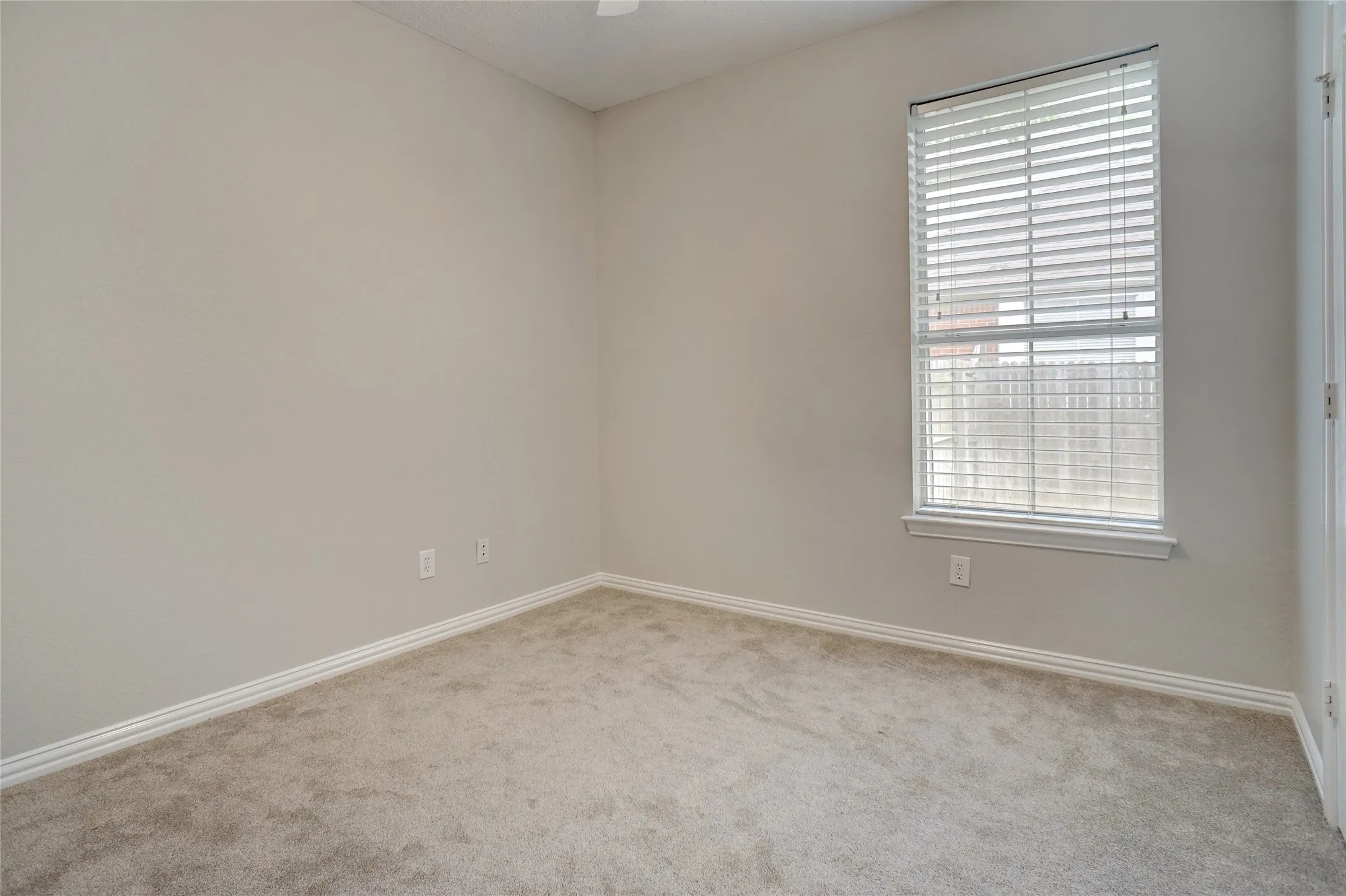 Single Family Residence For Rent in Tarrant County , 2802 Southwood Court, Grapevine, Texas 76051, 4 Bedroom, 2 Bathroom, 2 Garage spaces, 2,323 Sqft, built in 1995, mls#21409606, Real Estate Agent in Grapevine, Homes For Rent in Tarrant county, Homes For Rent in Grapevine, Realtor in Grapevine Texas, Real Estate Brokerage Independent Realty Texas, Luminita Cordes Realtor