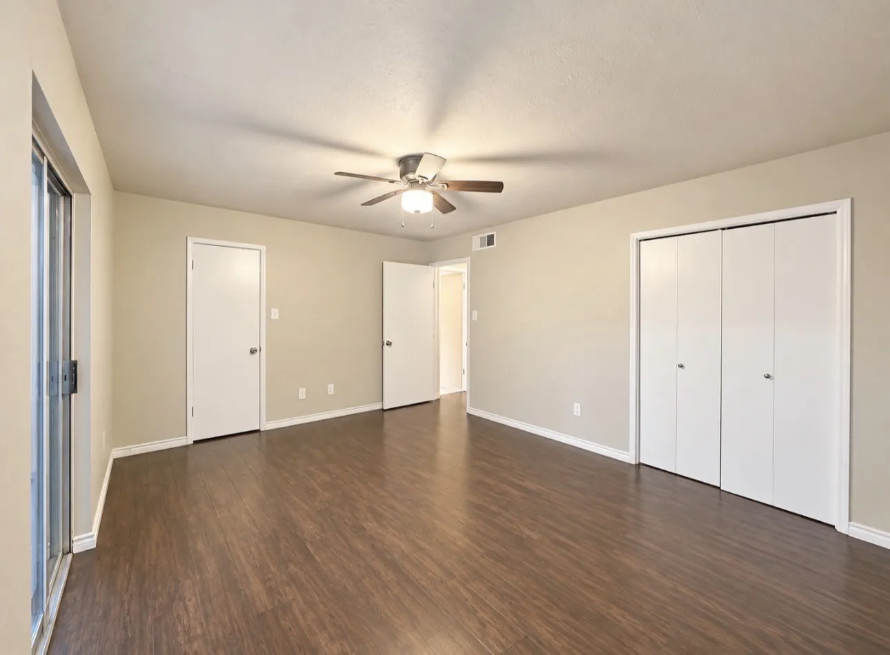 Condominium For Rent in Dallas County , 8067 Meadow Road 114, Dallas, Texas 75231, 1 Bedroom, 1 Bathroom, Garage spaces, 724 Sqft, built in 1969, mls#21410098, Real Estate Agent in Dallas, Homes For Rent in Dallas county, Homes For Rent in Dallas, Realtor in Dallas Texas, Real Estate Brokerage Independent Realty Texas, Luminita Cordes Realtor
