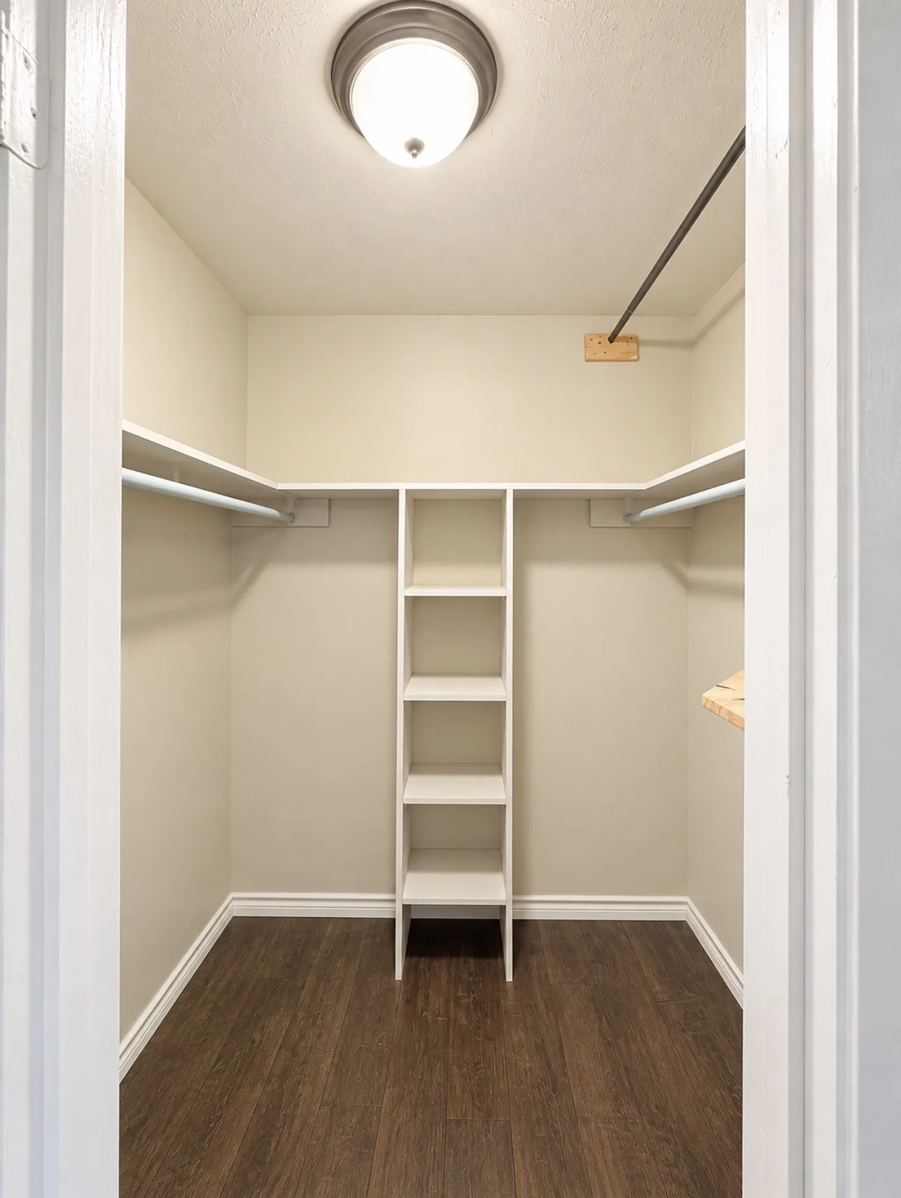Condominium For Rent in Dallas County , 8067 Meadow Road 114, Dallas, Texas 75231, 1 Bedroom, 1 Bathroom, Garage spaces, 724 Sqft, built in 1969, mls#21410098, Real Estate Agent in Dallas, Homes For Rent in Dallas county, Homes For Rent in Dallas, Realtor in Dallas Texas, Real Estate Brokerage Independent Realty Texas, Luminita Cordes Realtor