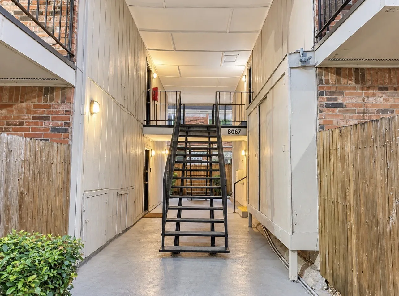 Condominium For Rent in Dallas County , 8067 Meadow Road 114, Dallas, Texas 75231, 1 Bedroom, 1 Bathroom, Garage spaces, 724 Sqft, built in 1969, mls#21410098, Real Estate Agent in Dallas, Homes For Rent in Dallas county, Homes For Rent in Dallas, Realtor in Dallas Texas, Real Estate Brokerage Independent Realty Texas, Luminita Cordes Realtor