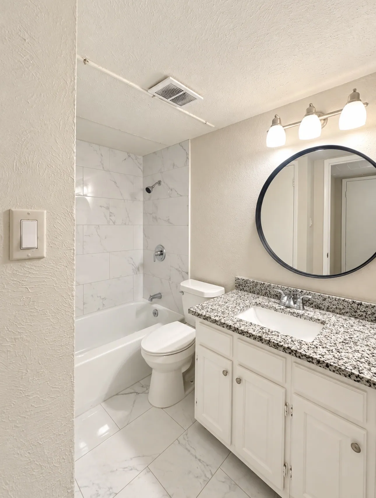 Condominium For Rent in Dallas County , 8067 Meadow Road 114, Dallas, Texas 75231, 1 Bedroom, 1 Bathroom, Garage spaces, 724 Sqft, built in 1969, mls#21410098, Real Estate Agent in Dallas, Homes For Rent in Dallas county, Homes For Rent in Dallas, Realtor in Dallas Texas, Real Estate Brokerage Independent Realty Texas, Luminita Cordes Realtor