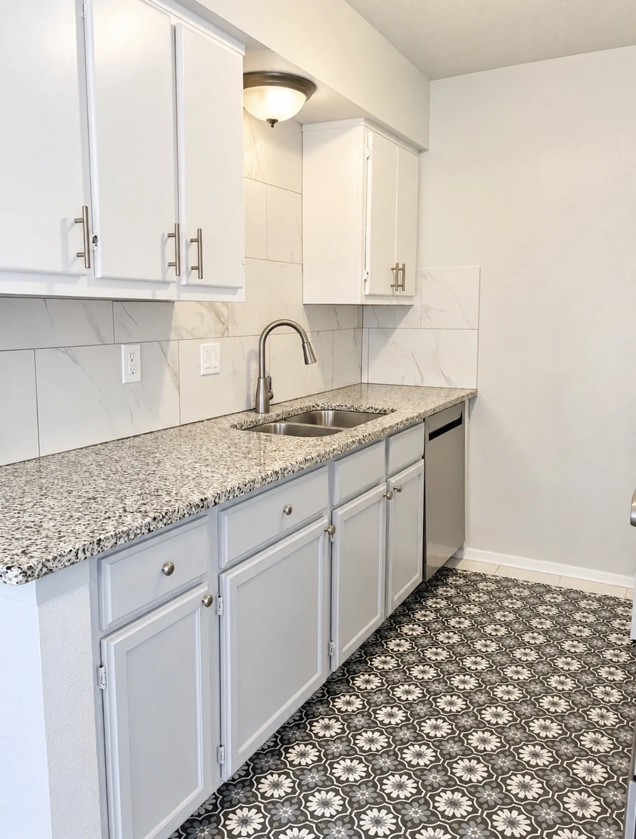 Condominium For Rent in Dallas County , 8067 Meadow Road 114, Dallas, Texas 75231, 1 Bedroom, 1 Bathroom, Garage spaces, 724 Sqft, built in 1969, mls#21410098, Real Estate Agent in Dallas, Homes For Rent in Dallas county, Homes For Rent in Dallas, Realtor in Dallas Texas, Real Estate Brokerage Independent Realty Texas, Luminita Cordes Realtor