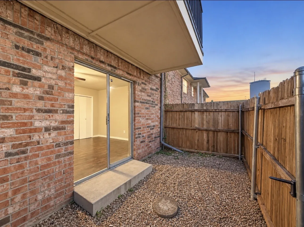 Condominium For Rent in Dallas County , 8067 Meadow Road 114, Dallas, Texas 75231, 1 Bedroom, 1 Bathroom, Garage spaces, 724 Sqft, built in 1969, mls#21410098, Real Estate Agent in Dallas, Homes For Rent in Dallas county, Homes For Rent in Dallas, Realtor in Dallas Texas, Real Estate Brokerage Independent Realty Texas, Luminita Cordes Realtor
