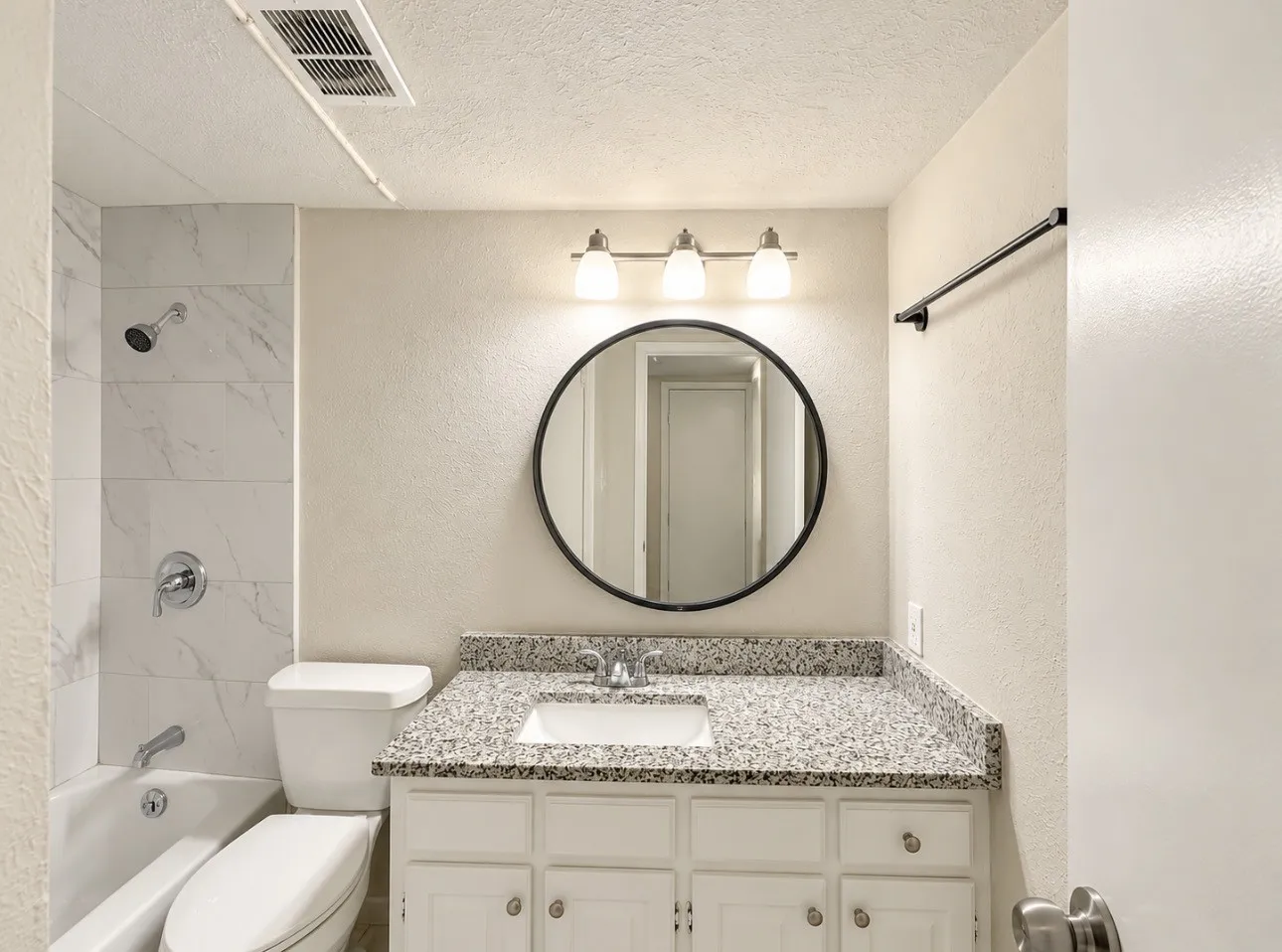 Condominium For Rent in Dallas County , 8067 Meadow Road 114, Dallas, Texas 75231, 1 Bedroom, 1 Bathroom, Garage spaces, 724 Sqft, built in 1969, mls#21410098, Real Estate Agent in Dallas, Homes For Rent in Dallas county, Homes For Rent in Dallas, Realtor in Dallas Texas, Real Estate Brokerage Independent Realty Texas, Luminita Cordes Realtor