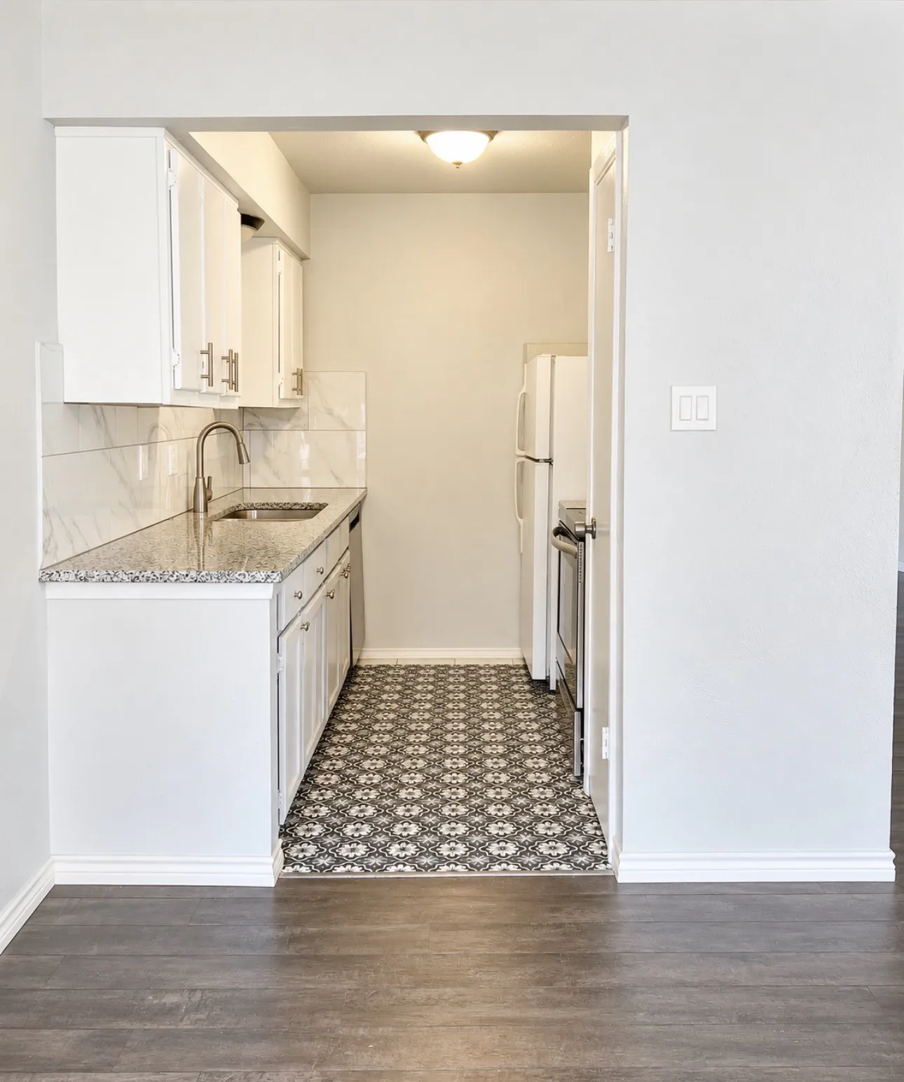 Condominium For Rent in Dallas County , 8067 Meadow Road 114, Dallas, Texas 75231, 1 Bedroom, 1 Bathroom, Garage spaces, 724 Sqft, built in 1969, mls#21410098, Real Estate Agent in Dallas, Homes For Rent in Dallas county, Homes For Rent in Dallas, Realtor in Dallas Texas, Real Estate Brokerage Independent Realty Texas, Luminita Cordes Realtor