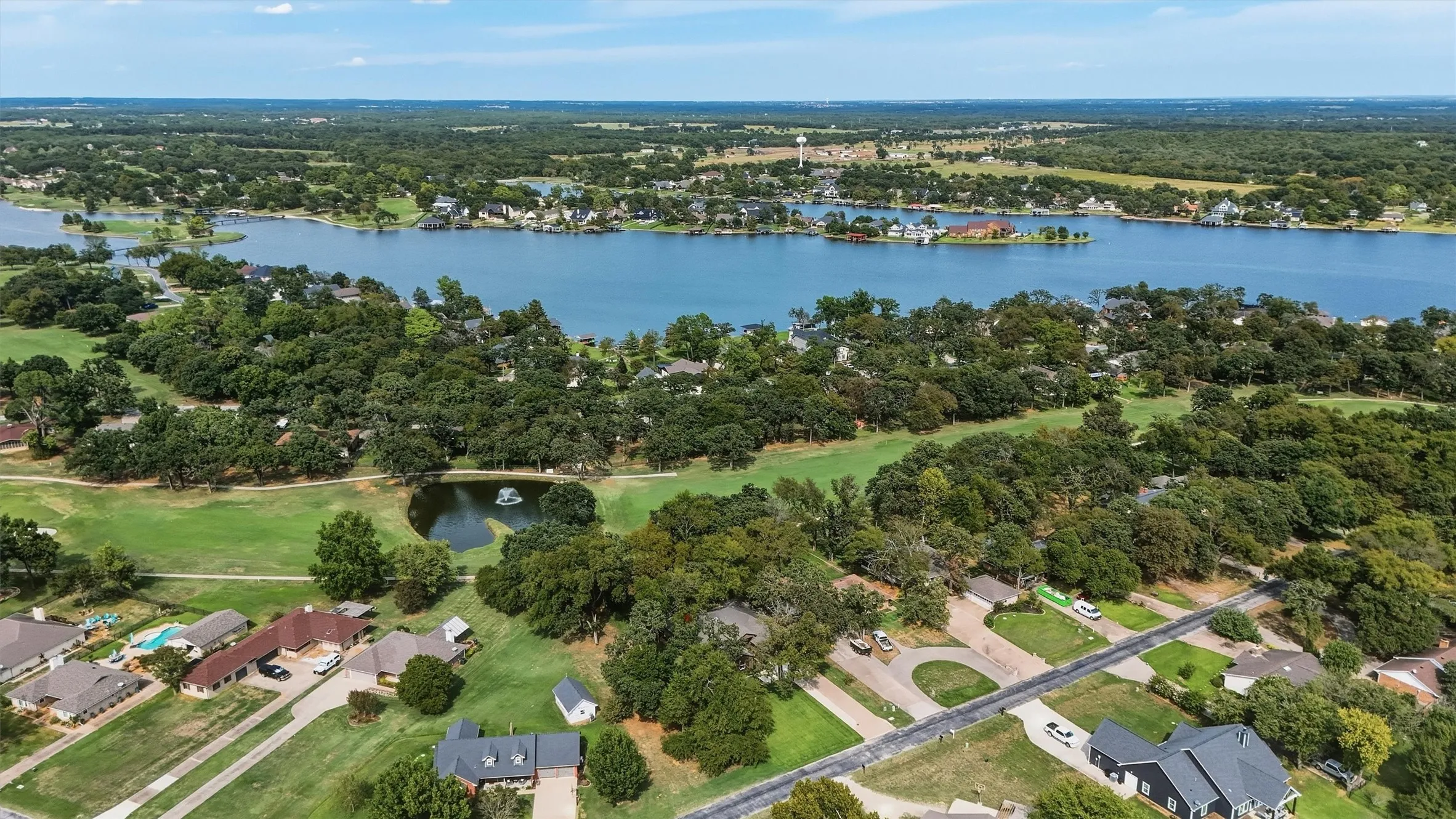 Single Family Residence For Sale in Cooke County , 215 Modoc Trail, Lake Kiowa, Texas 76240, 5 Bedroom, 4 Bathroom, 2 Garage spaces, 2,723 Sqft, built in 1992, mls#21410203, Real Estate Agent in Lake Kiowa, Homes For Sale in Cooke county, Homes For Sale in Lake Kiowa, Realtor in Lake Kiowa Texas, Real Estate Brokerage Independent Realty Texas, Luminita Cordes Realtor
