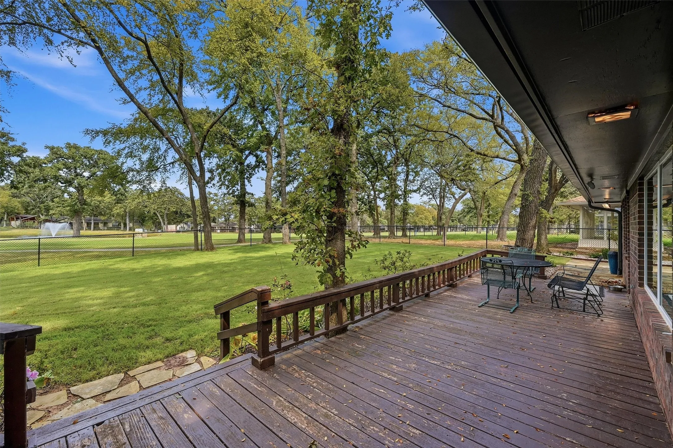 Single Family Residence For Sale in Cooke County , 215 Modoc Trail, Lake Kiowa, Texas 76240, 5 Bedroom, 4 Bathroom, 2 Garage spaces, 2,723 Sqft, built in 1992, mls#21410203, Real Estate Agent in Lake Kiowa, Homes For Sale in Cooke county, Homes For Sale in Lake Kiowa, Realtor in Lake Kiowa Texas, Real Estate Brokerage Independent Realty Texas, Luminita Cordes Realtor
