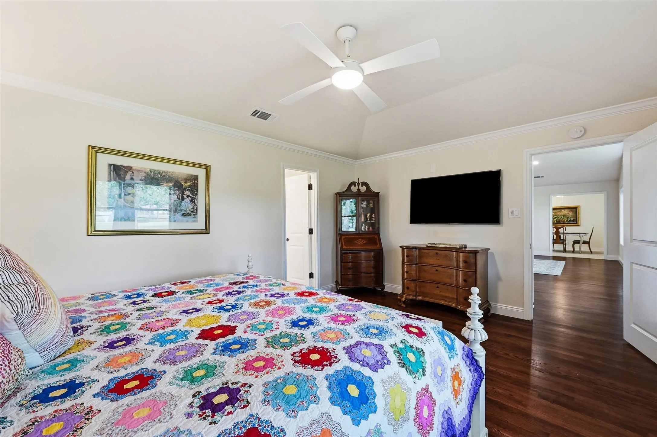 Single Family Residence For Sale in Cooke County , 215 Modoc Trail, Lake Kiowa, Texas 76240, 5 Bedroom, 4 Bathroom, 2 Garage spaces, 2,723 Sqft, built in 1992, mls#21410203, Real Estate Agent in Lake Kiowa, Homes For Sale in Cooke county, Homes For Sale in Lake Kiowa, Realtor in Lake Kiowa Texas, Real Estate Brokerage Independent Realty Texas, Luminita Cordes Realtor