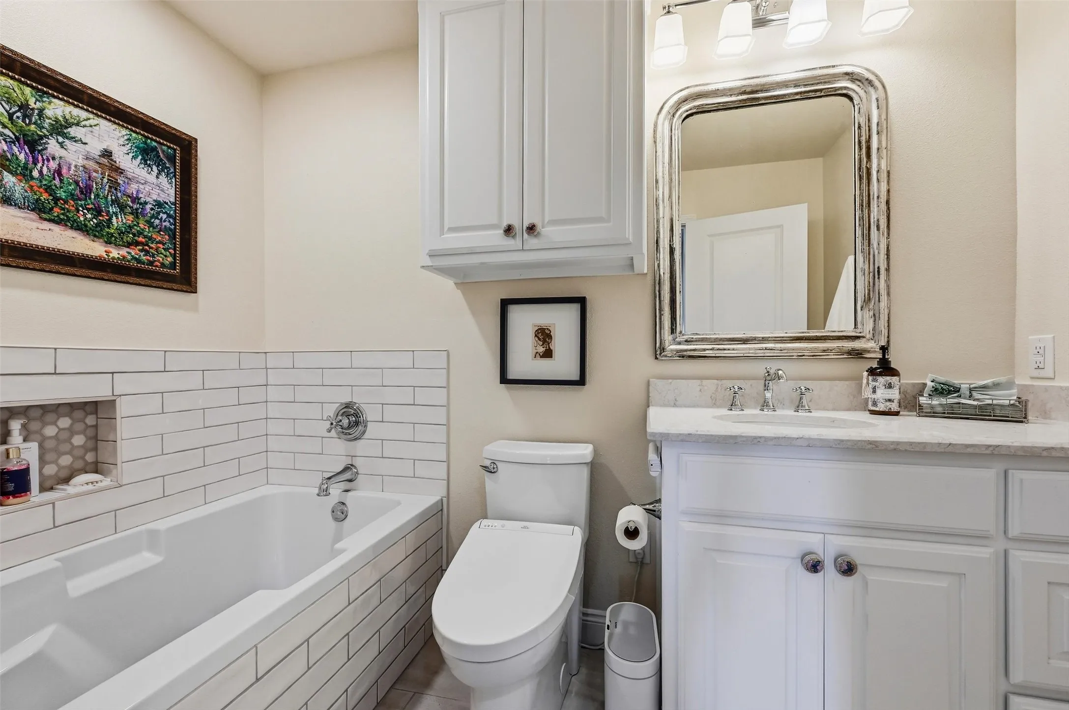 Single Family Residence For Sale in Cooke County , 215 Modoc Trail, Lake Kiowa, Texas 76240, 5 Bedroom, 4 Bathroom, 2 Garage spaces, 2,723 Sqft, built in 1992, mls#21410203, Real Estate Agent in Lake Kiowa, Homes For Sale in Cooke county, Homes For Sale in Lake Kiowa, Realtor in Lake Kiowa Texas, Real Estate Brokerage Independent Realty Texas, Luminita Cordes Realtor