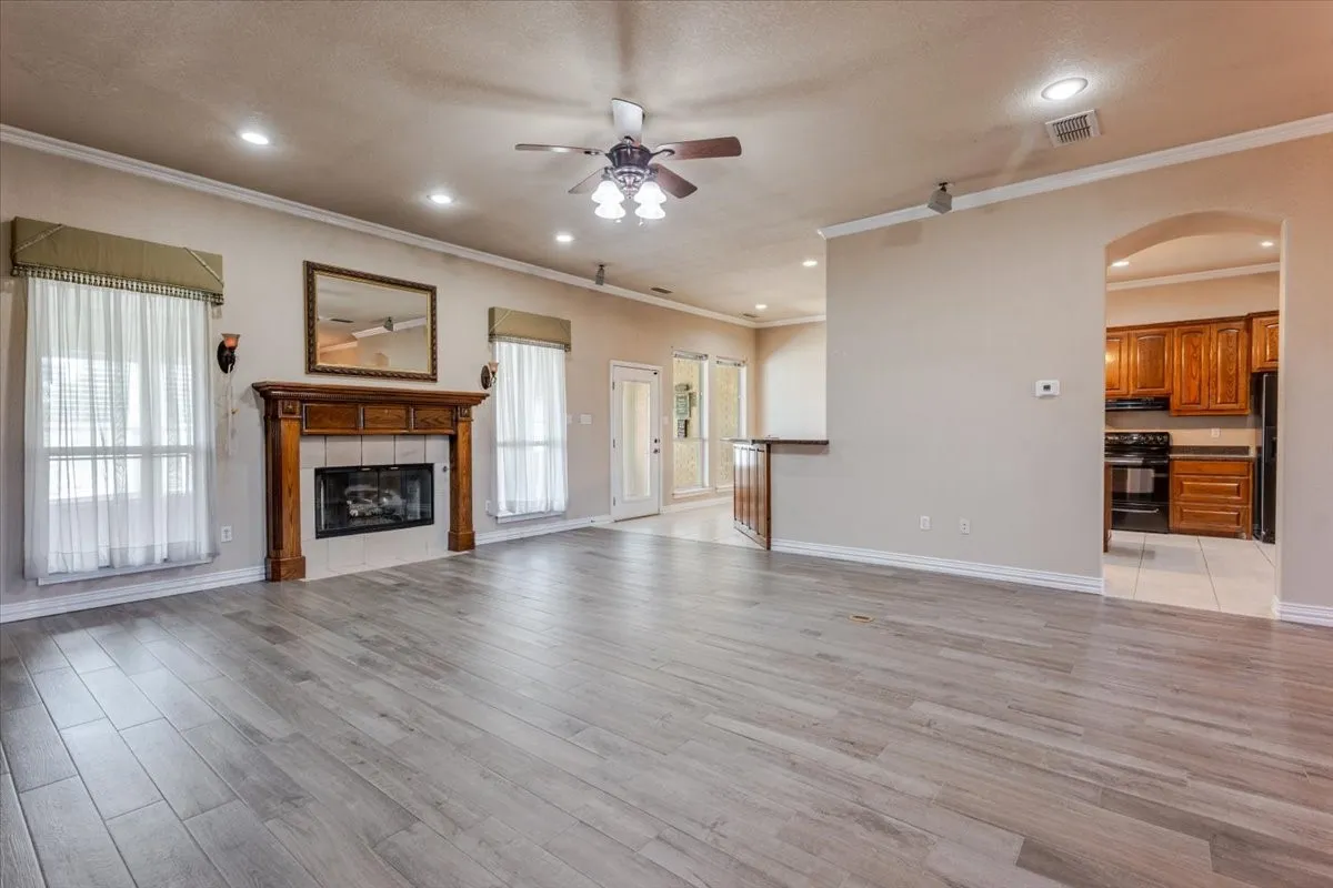 Single Family Residence For Sale in Hood County , 2003 Tolar Cemetery Road, Tolar, Texas 76476, 3 Bedroom, 2 Bathroom, 2 Garage spaces, 3,280 Sqft, built in 2004, mls#21409876, Real Estate Agent in Tolar, Homes For Sale in Hood county, Homes For Sale in Tolar, Realtor in Tolar Texas, Real Estate Brokerage Independent Realty Texas, Luminita Cordes Realtor