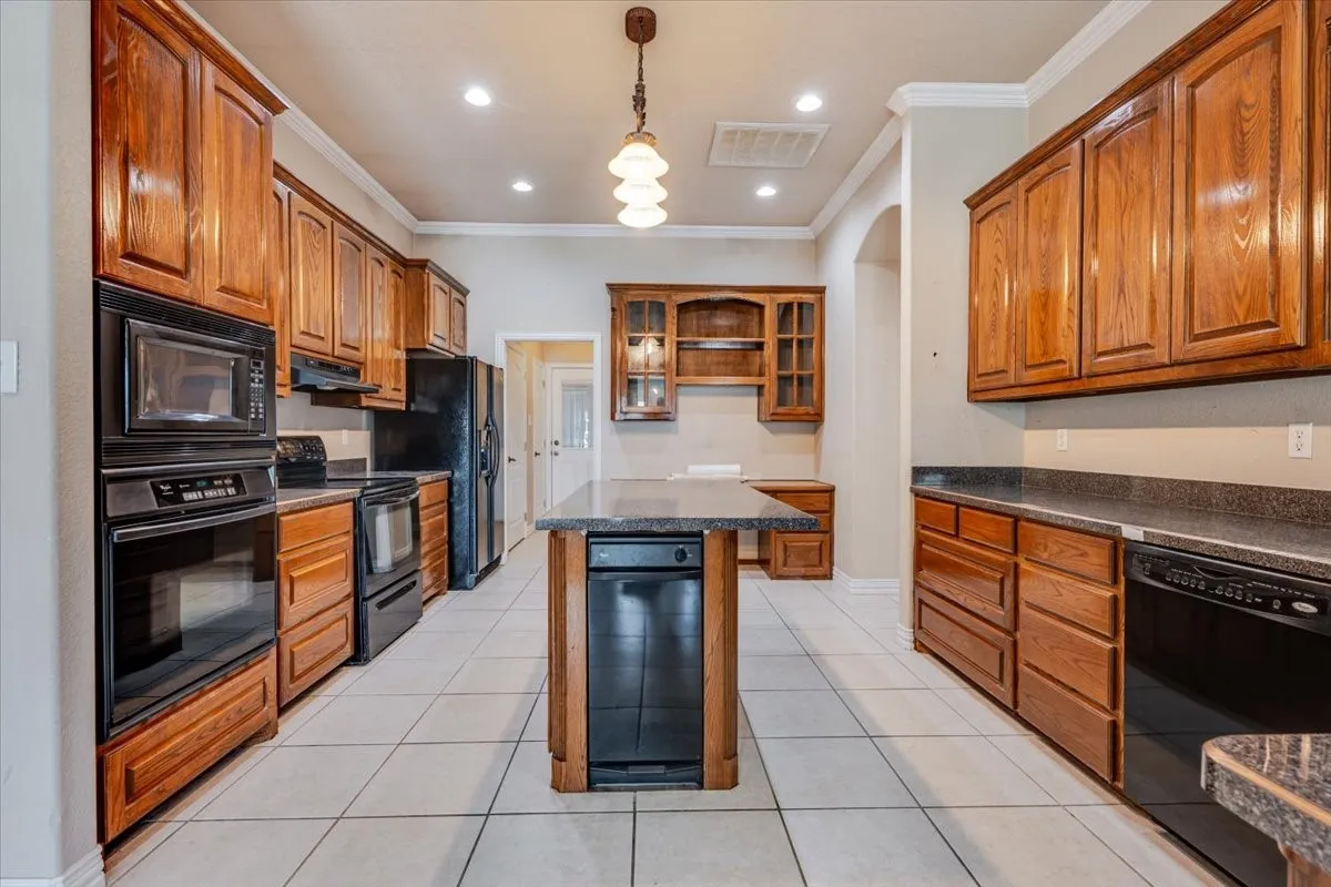 Single Family Residence For Sale in Hood County , 2003 Tolar Cemetery Road, Tolar, Texas 76476, 3 Bedroom, 2 Bathroom, 2 Garage spaces, 3,280 Sqft, built in 2004, mls#21409876, Real Estate Agent in Tolar, Homes For Sale in Hood county, Homes For Sale in Tolar, Realtor in Tolar Texas, Real Estate Brokerage Independent Realty Texas, Luminita Cordes Realtor